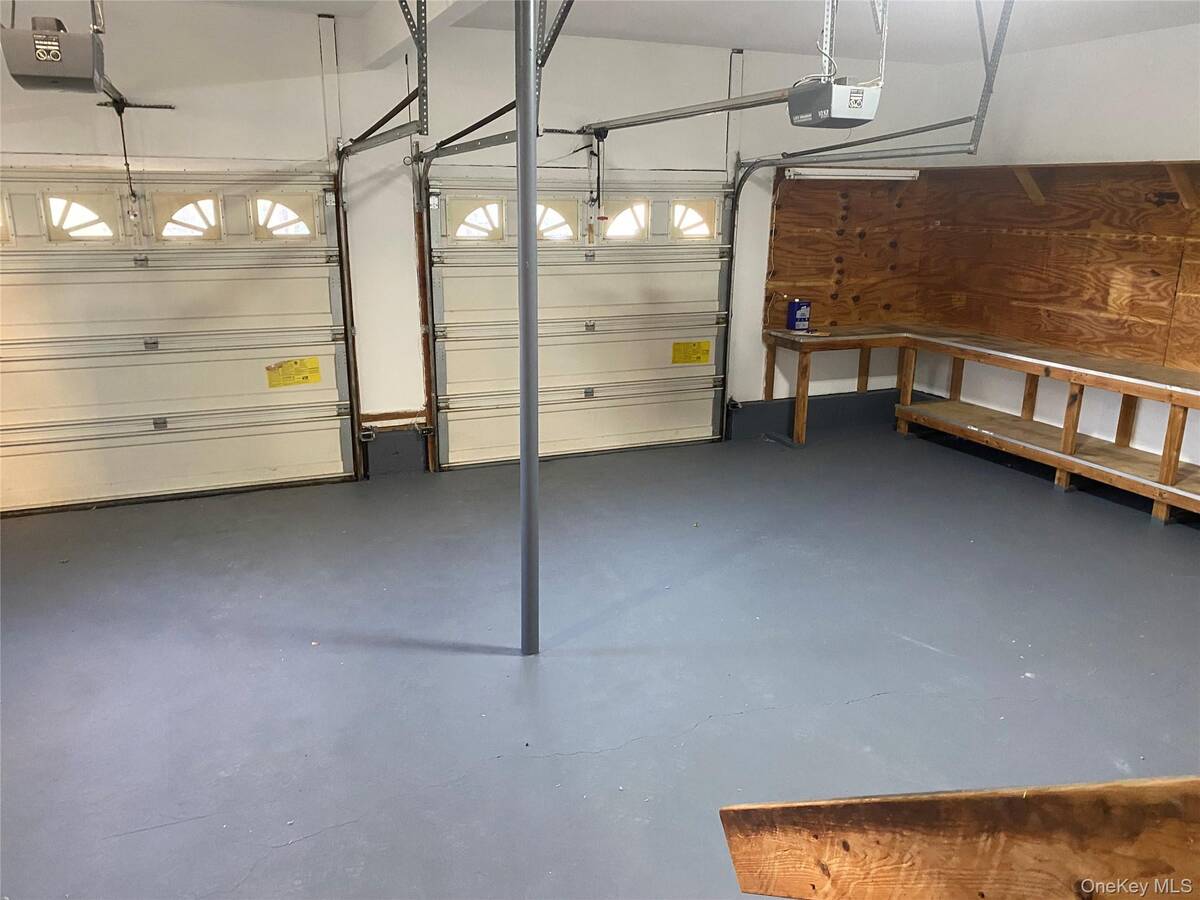 #28 photo, 1 Pal Court, サフォーク郡 Shoreham , NY 11786