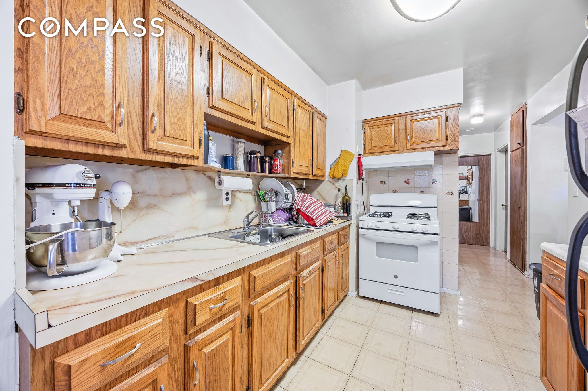 #10 photo, 24-27 78th Street, クイーンズ区 Jackson Heights , NY 11370