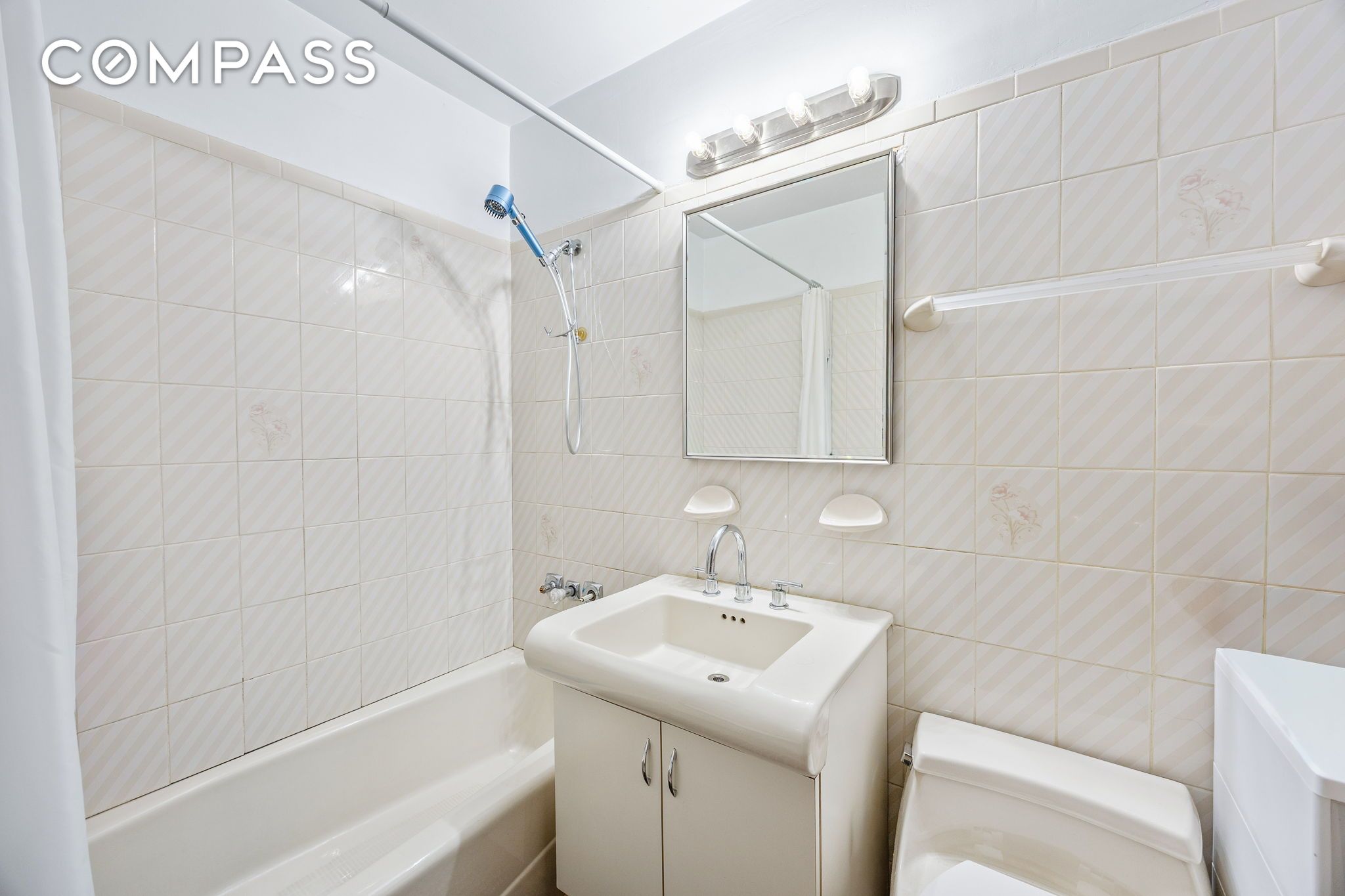 #14 photo, 24-27 78th Street, クイーンズ区 Jackson Heights , NY 11370