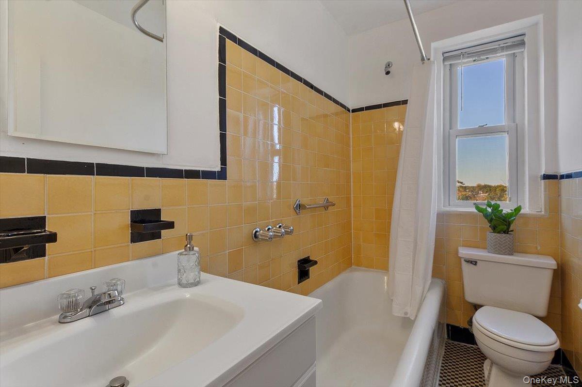 #15 photo, 490 Bleeker Avenue, Mamaroneck , NY 10543