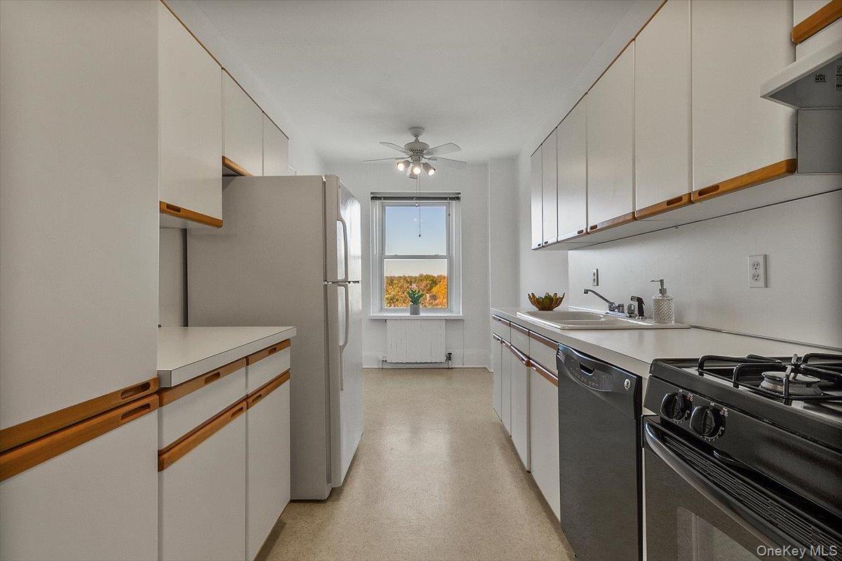 #18 photo, 490 Bleeker Avenue, Mamaroneck , NY 10543