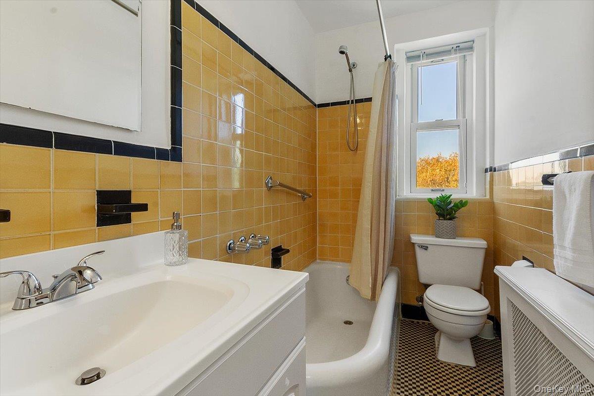 #20 photo, 490 Bleeker Avenue, Mamaroneck , NY 10543