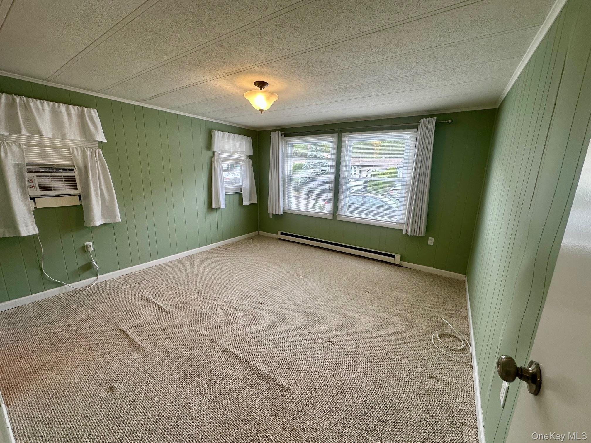 #13 photo, 16 Village Circle, サフォーク郡 Manorville , NY 11949