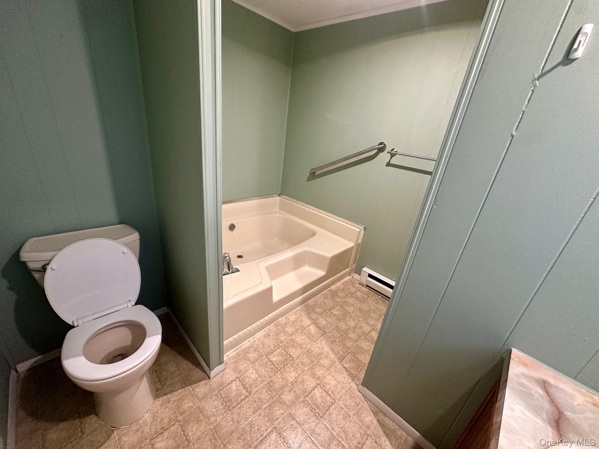 #18 photo, 16 Village Circle, サフォーク郡 Manorville , NY 11949