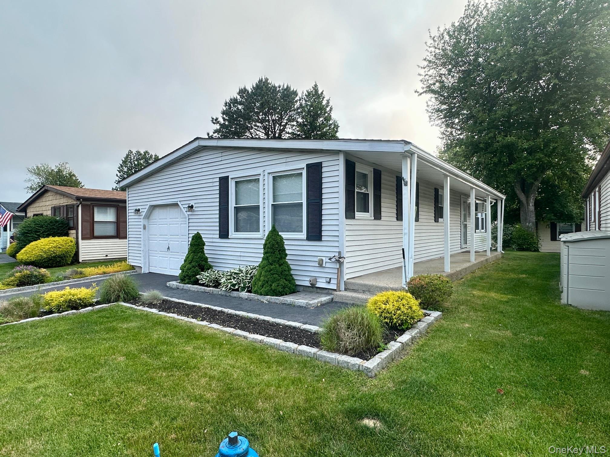 #3 photo, 16 Village Circle, サフォーク郡 Manorville , NY 11949