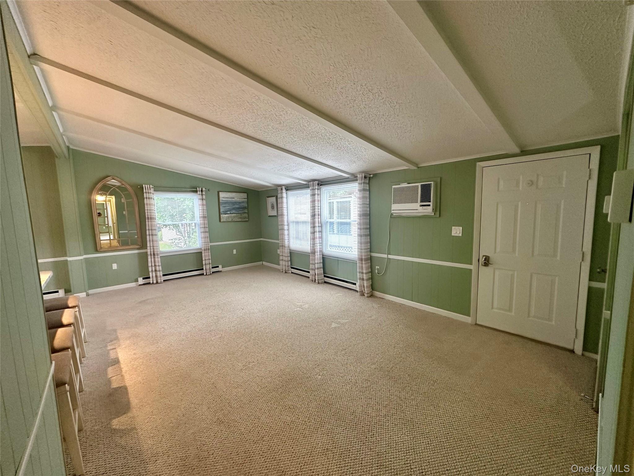 #4 photo, 16 Village Circle, サフォーク郡 Manorville , NY 11949