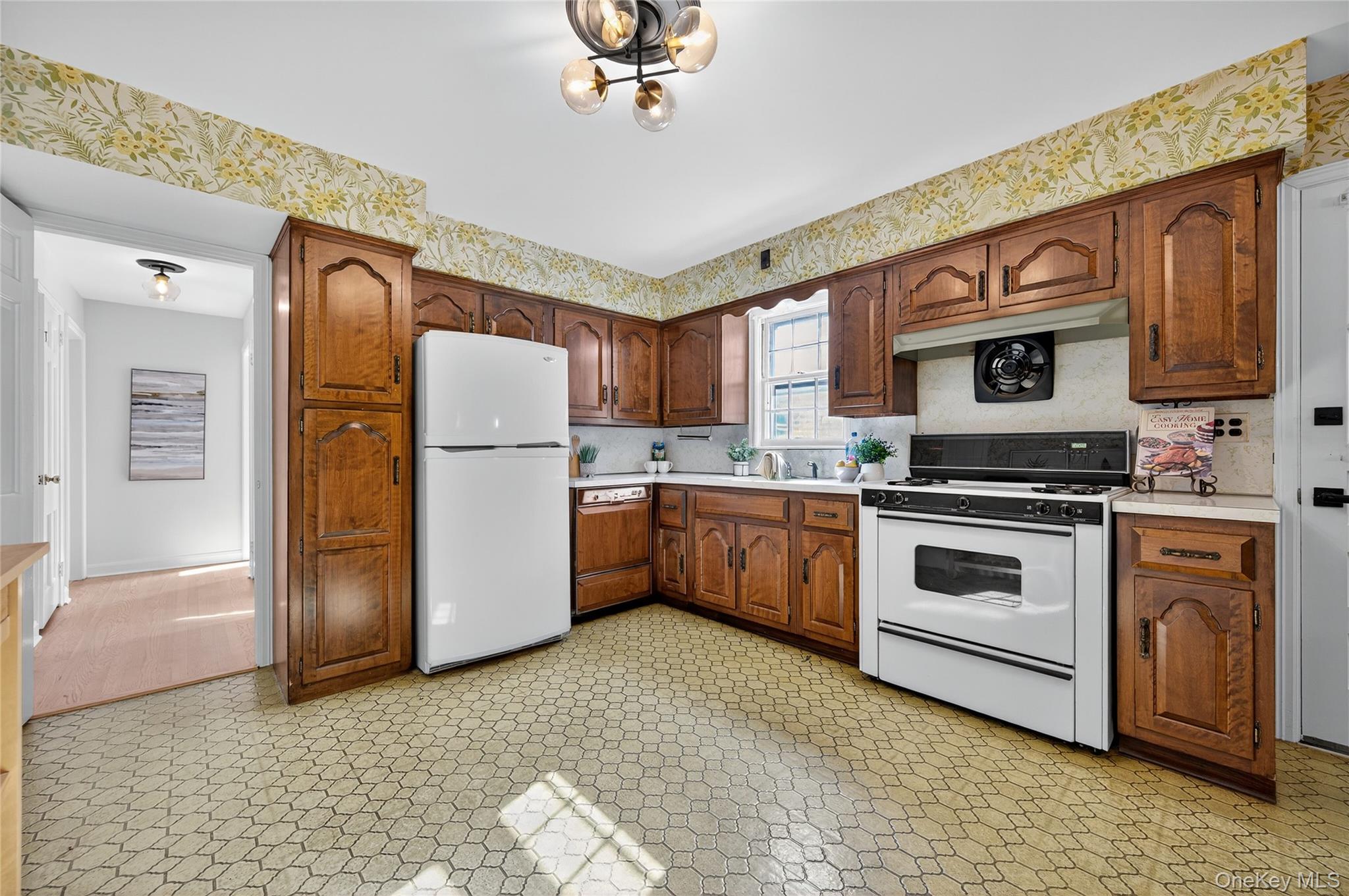 #11 photo, 60 Concord Street, ナッソー郡 Westbury , NY 11590