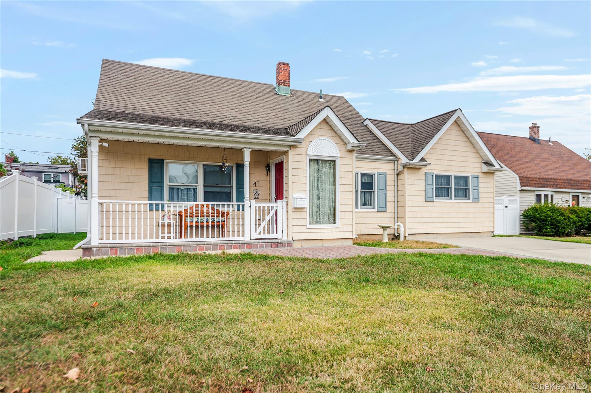 #1 photo, 41 Church Road, ナッソー郡 Levittown , NY 11756