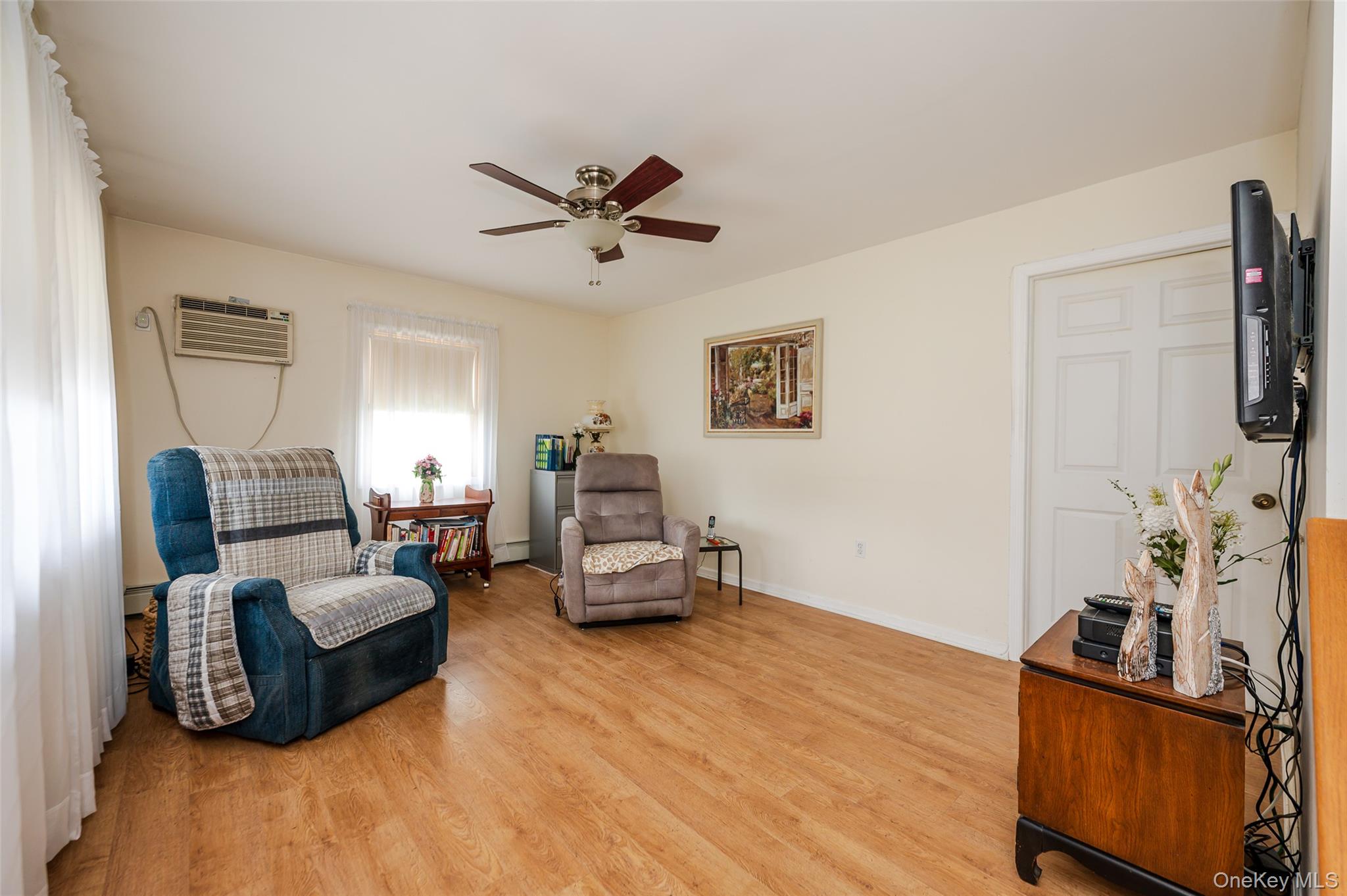 #4 photo, 41 Church Road, ナッソー郡 Levittown , NY 11756