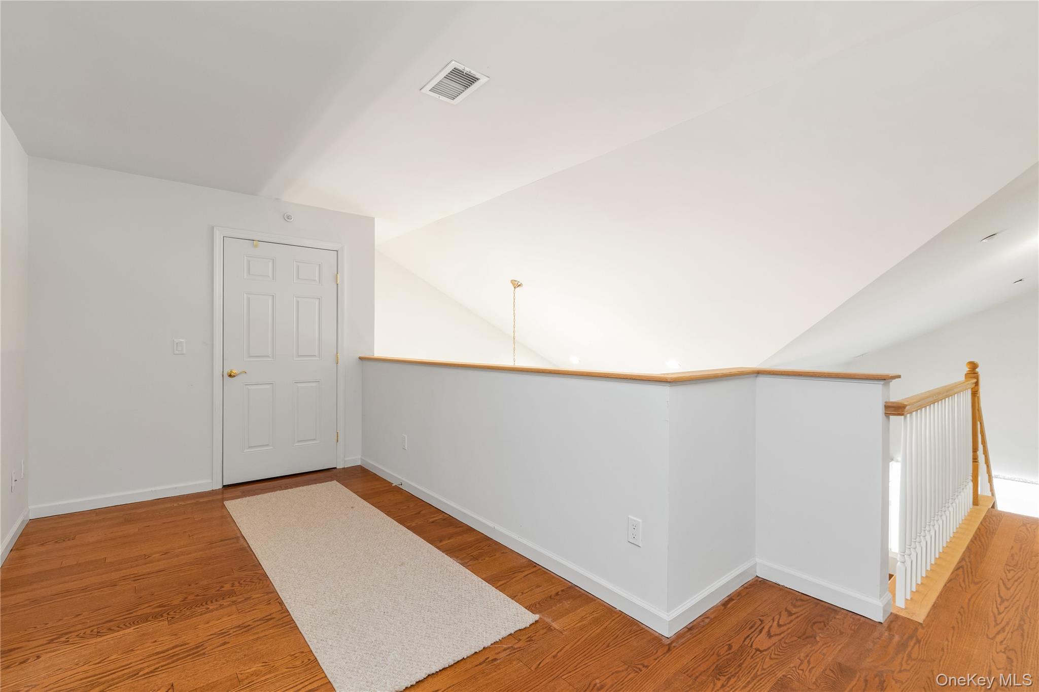 #15 photo, 331 Spring Drive, ナッソー郡 East Meadow , NY 11554