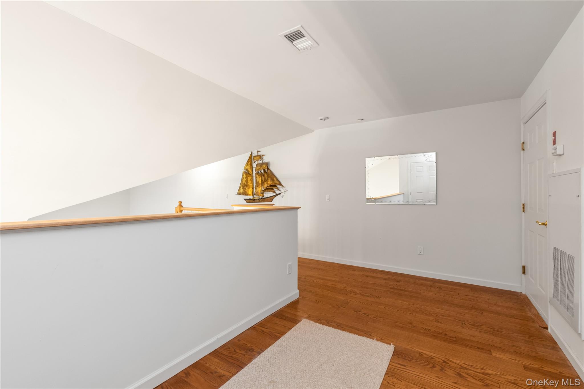 #16 photo, 331 Spring Drive, ナッソー郡 East Meadow , NY 11554