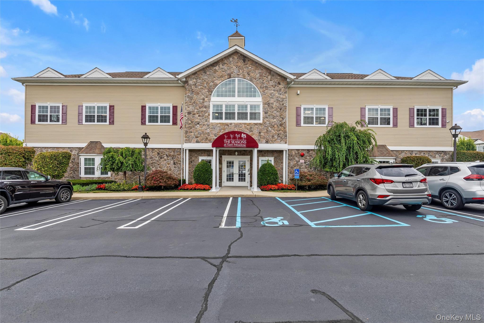 #17 photo, 331 Spring Drive, ナッソー郡 East Meadow , NY 11554