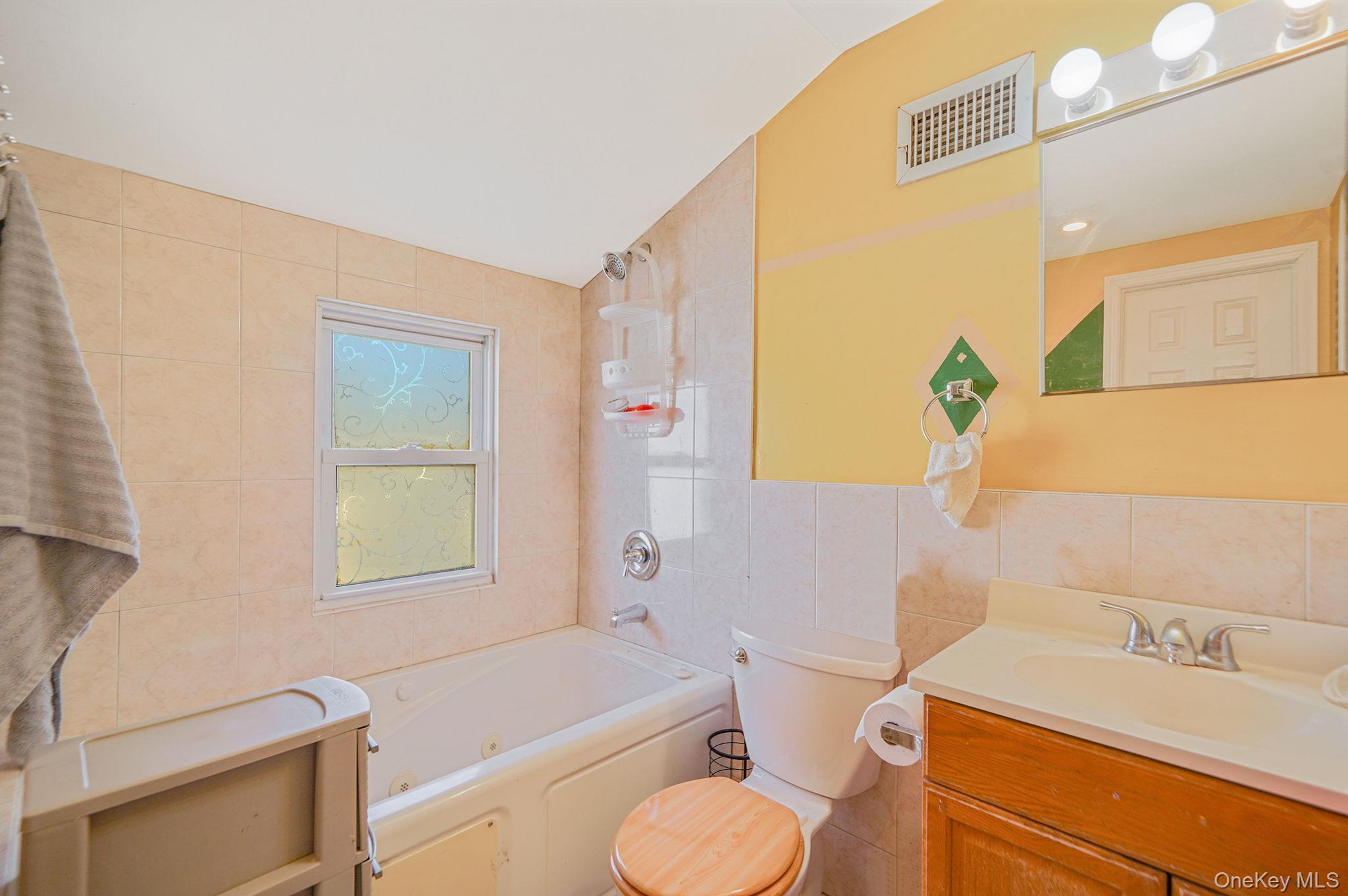 #11 photo, 52 Elmwood Avenue, ナッソー郡 Hempstead , NY 11550