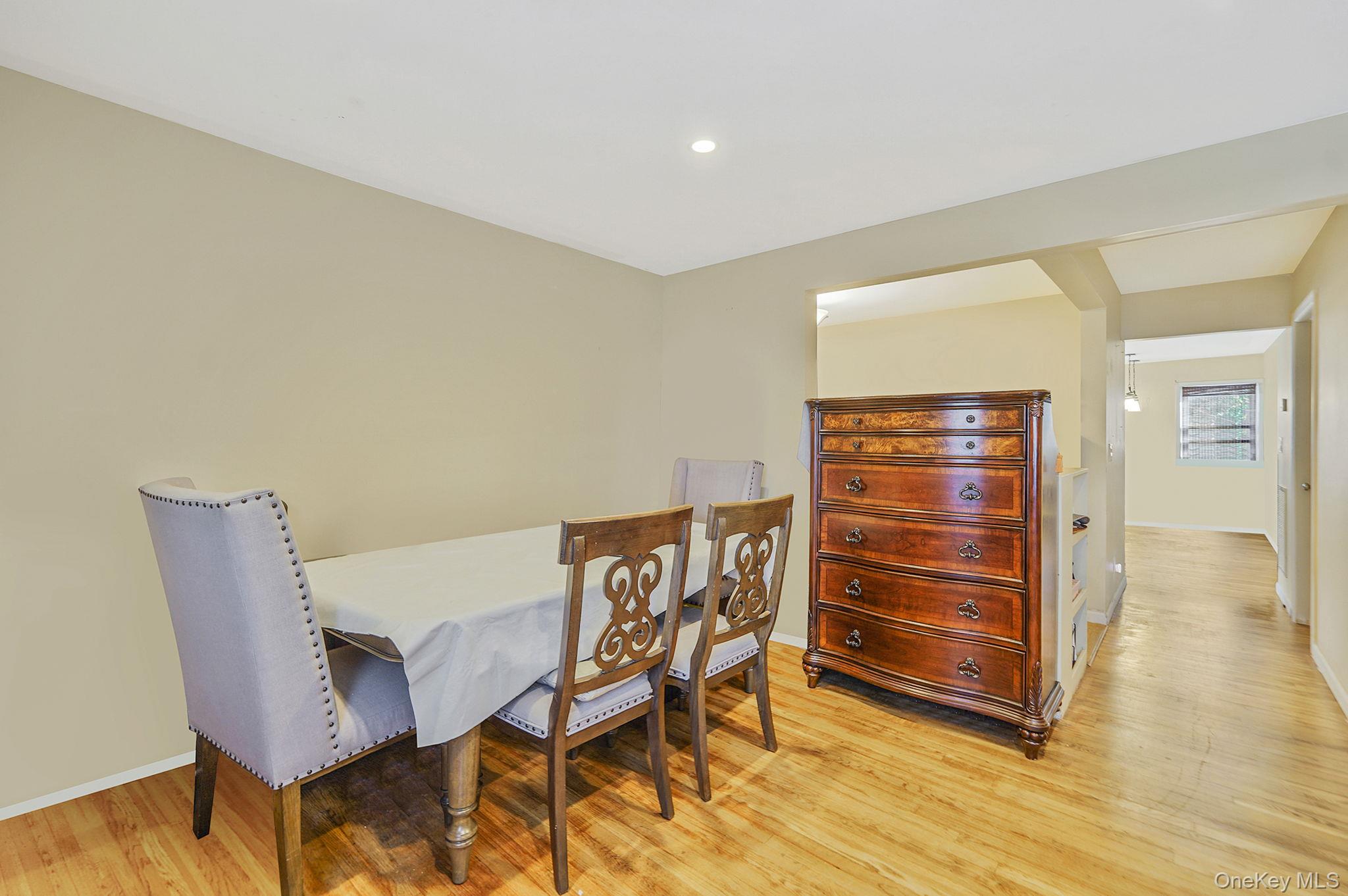 #5 photo, 52 Elmwood Avenue, ナッソー郡 Hempstead , NY 11550