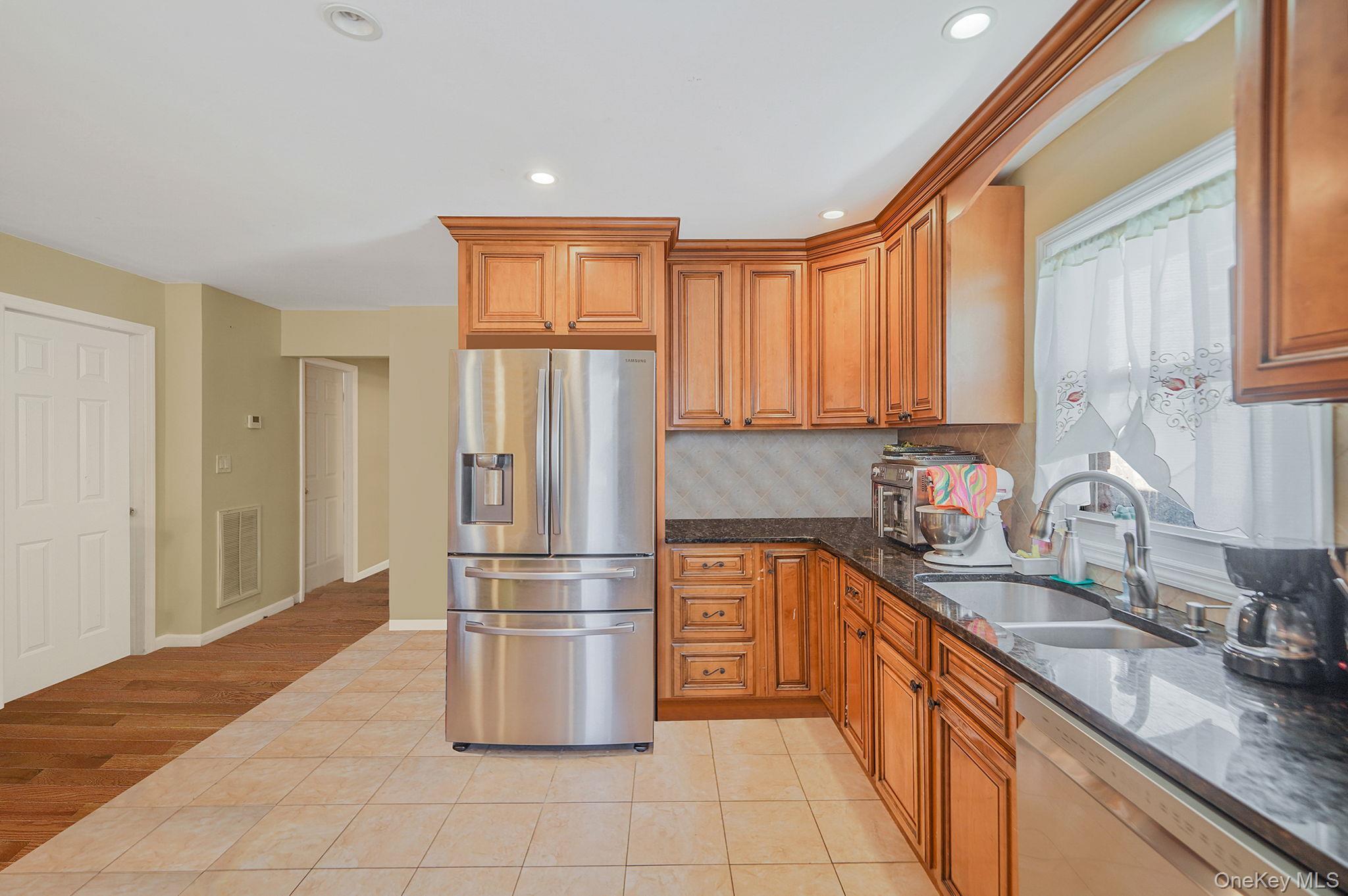 #7 photo, 52 Elmwood Avenue, ナッソー郡 Hempstead , NY 11550