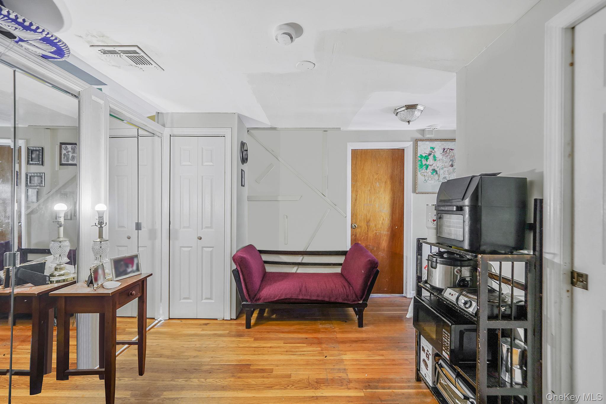 #8 photo, 52 Elmwood Avenue, ナッソー郡 Hempstead , NY 11550