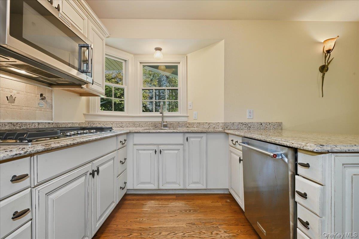 #6 photo, 15 Centerport Road, Greenlawn , NY 11740