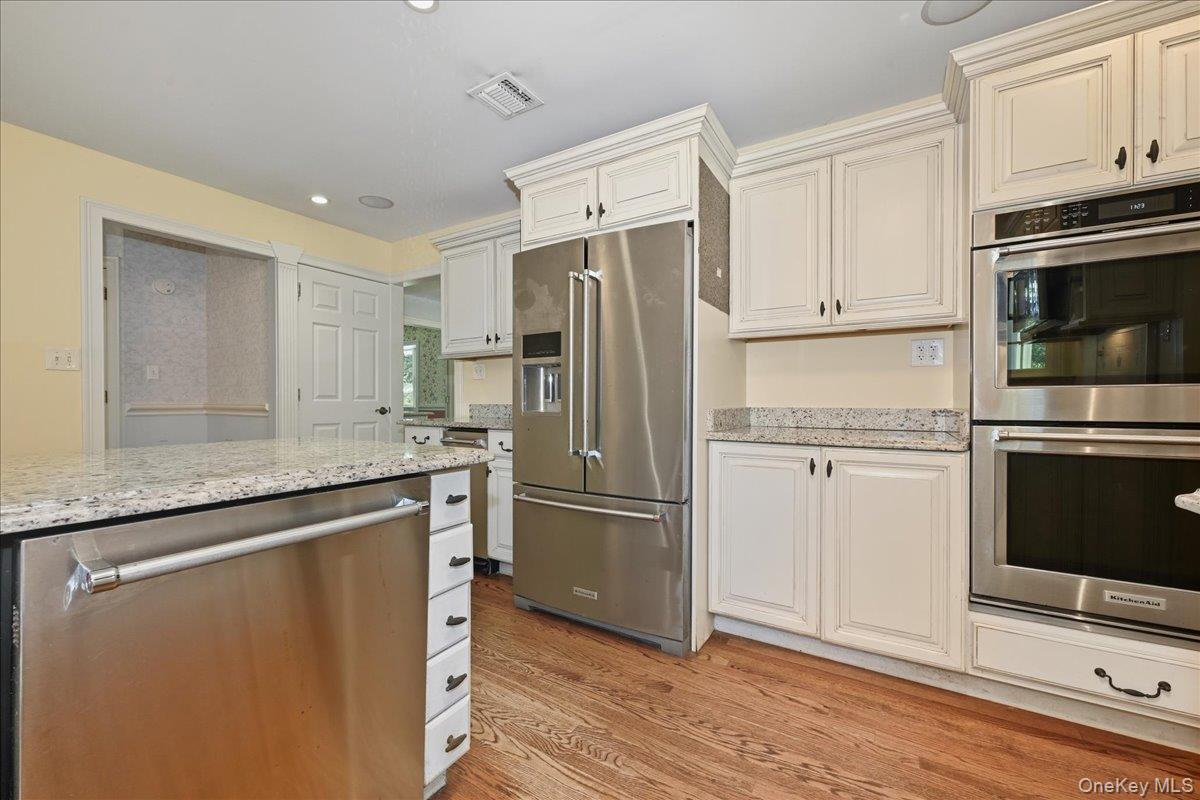 #7 photo, 15 Centerport Road, Greenlawn , NY 11740