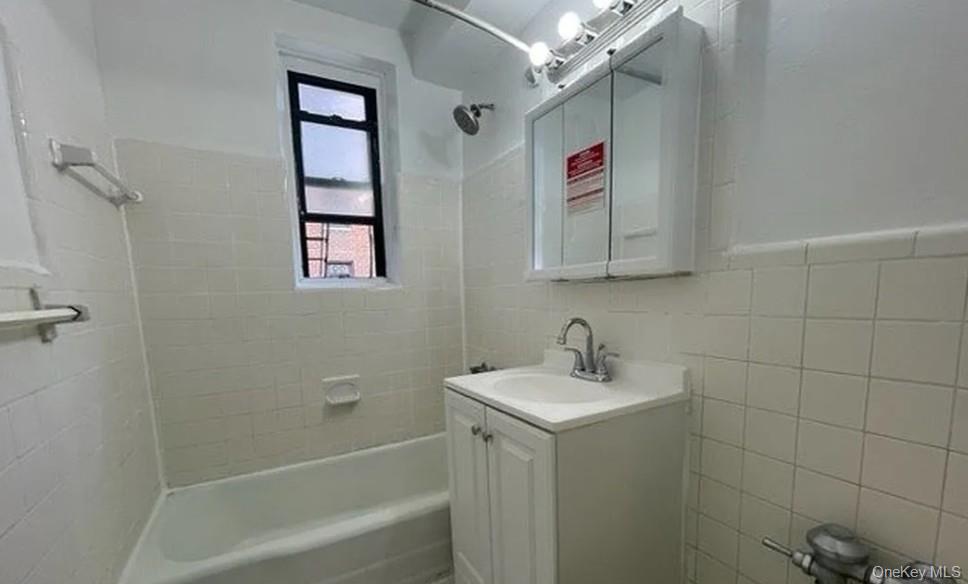 #6 photo, 108-50 62rd Drive, クイーンズ区 Forest Hills , NY 11375