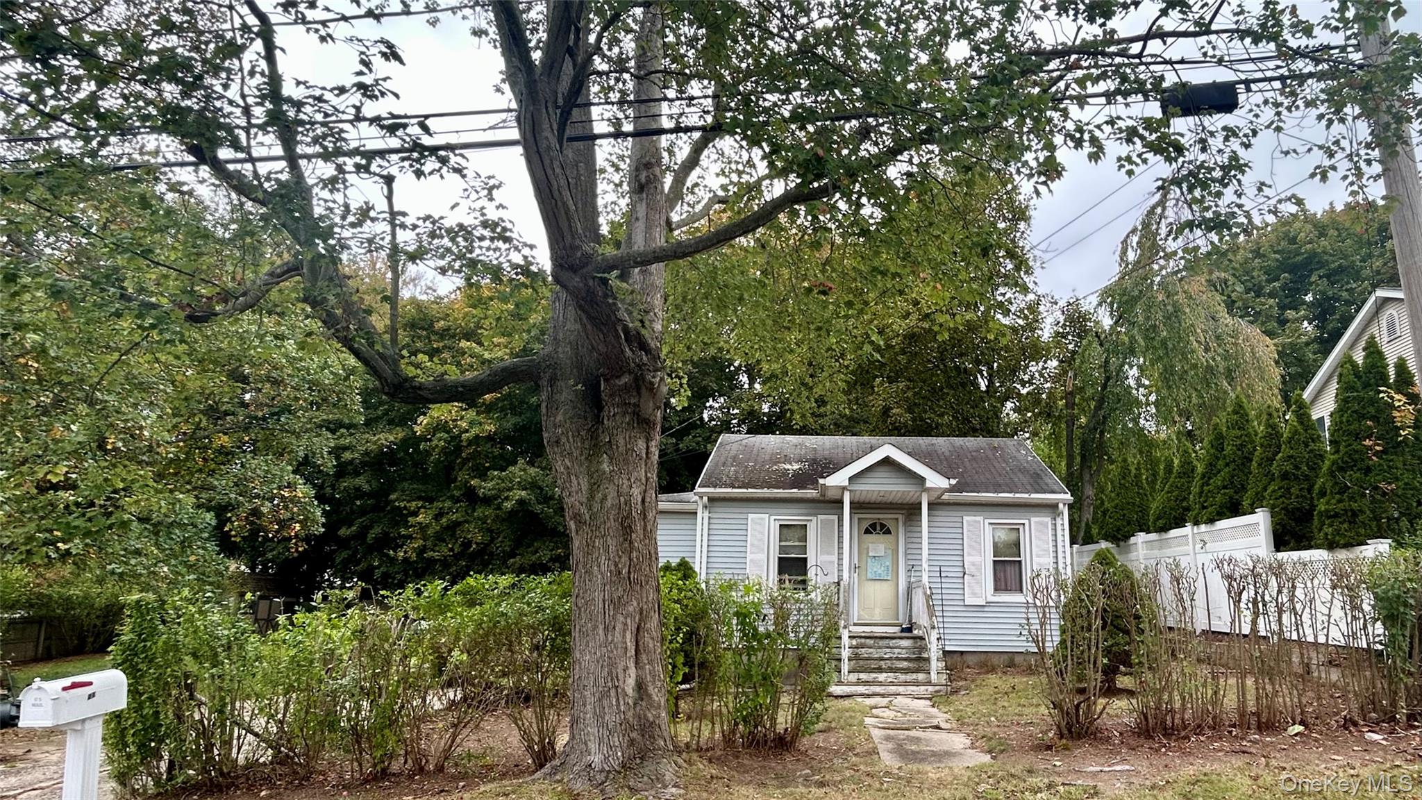 #1 photo, 21 Newfoundland Avenue, Huntington , NY 11743