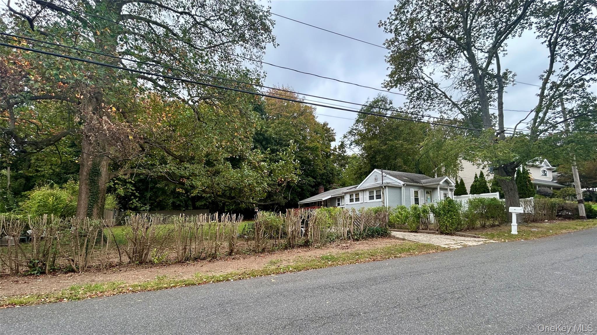 #2 photo, 21 Newfoundland Avenue, Huntington , NY 11743