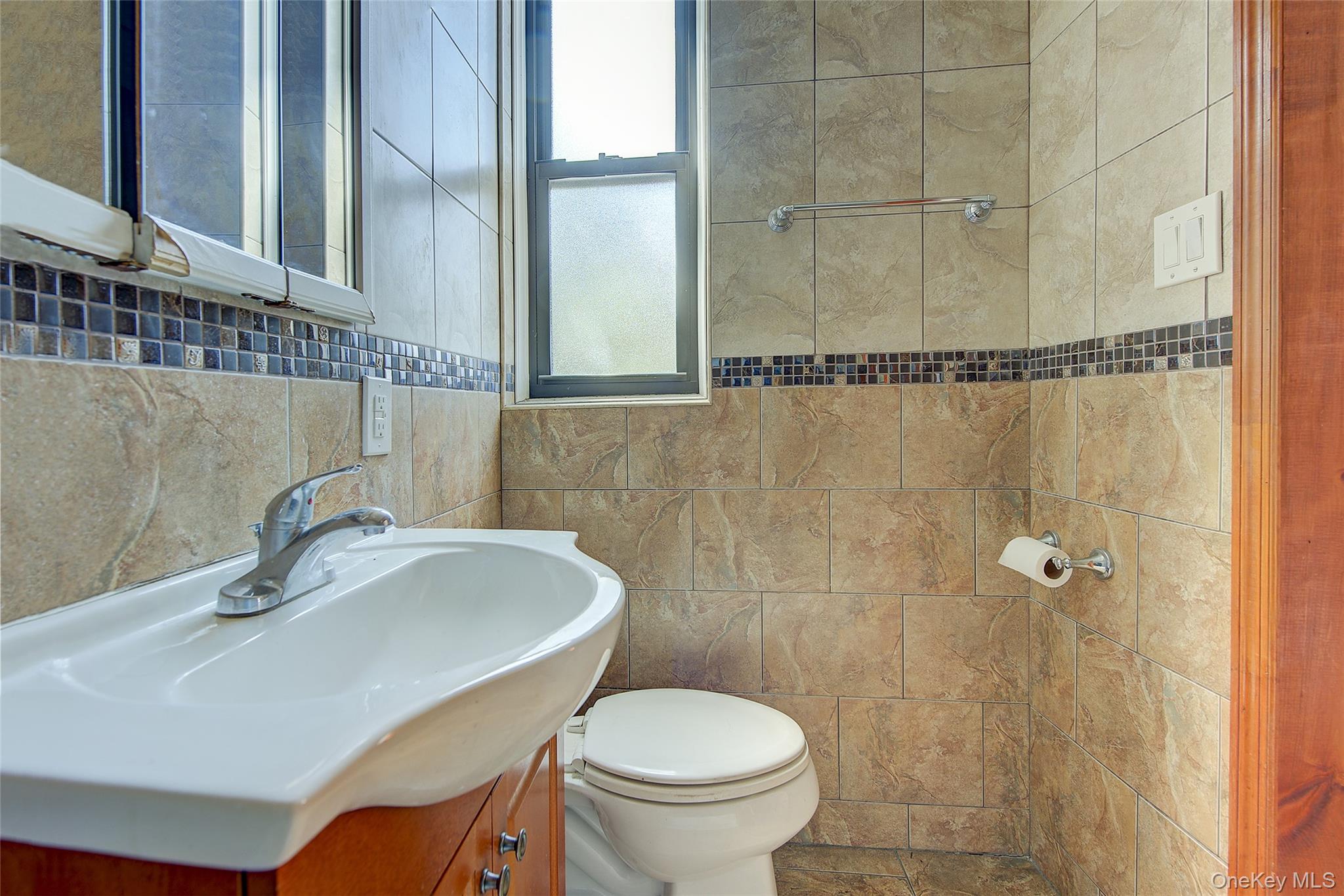 #11 photo, 1701 Gates Avenue, Ridgewood , NY 11385