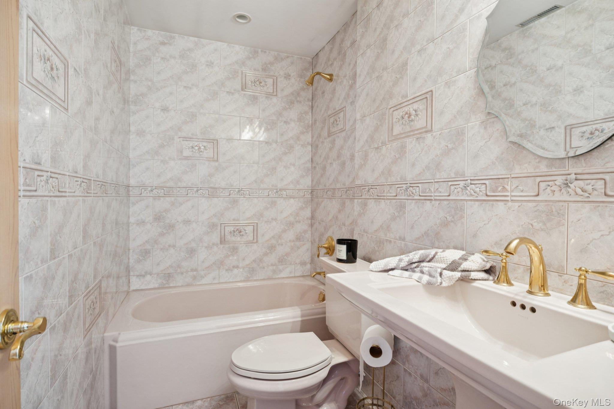 #17 photo, 23 Windsor Street, サフォーク郡 Islip , NY 11751