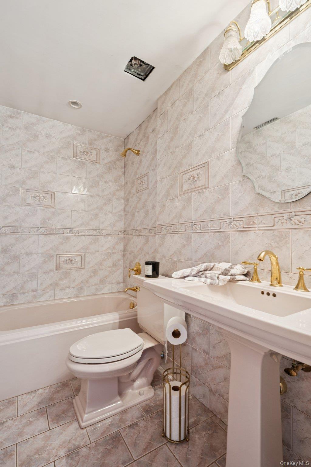 #18 photo, 23 Windsor Street, サフォーク郡 Islip , NY 11751