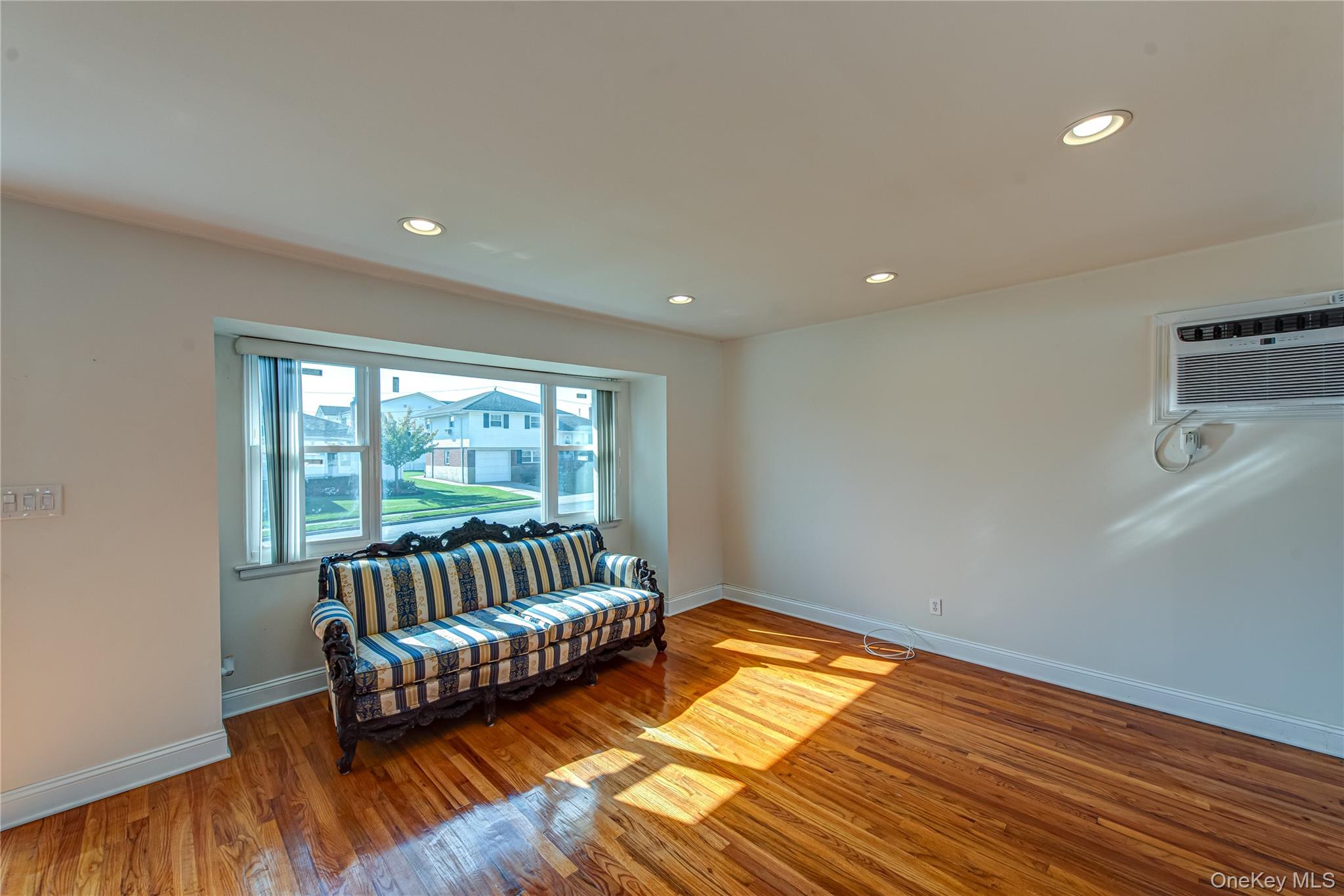 #8 photo, 49 Spector Lane, Plainview , NY 11803