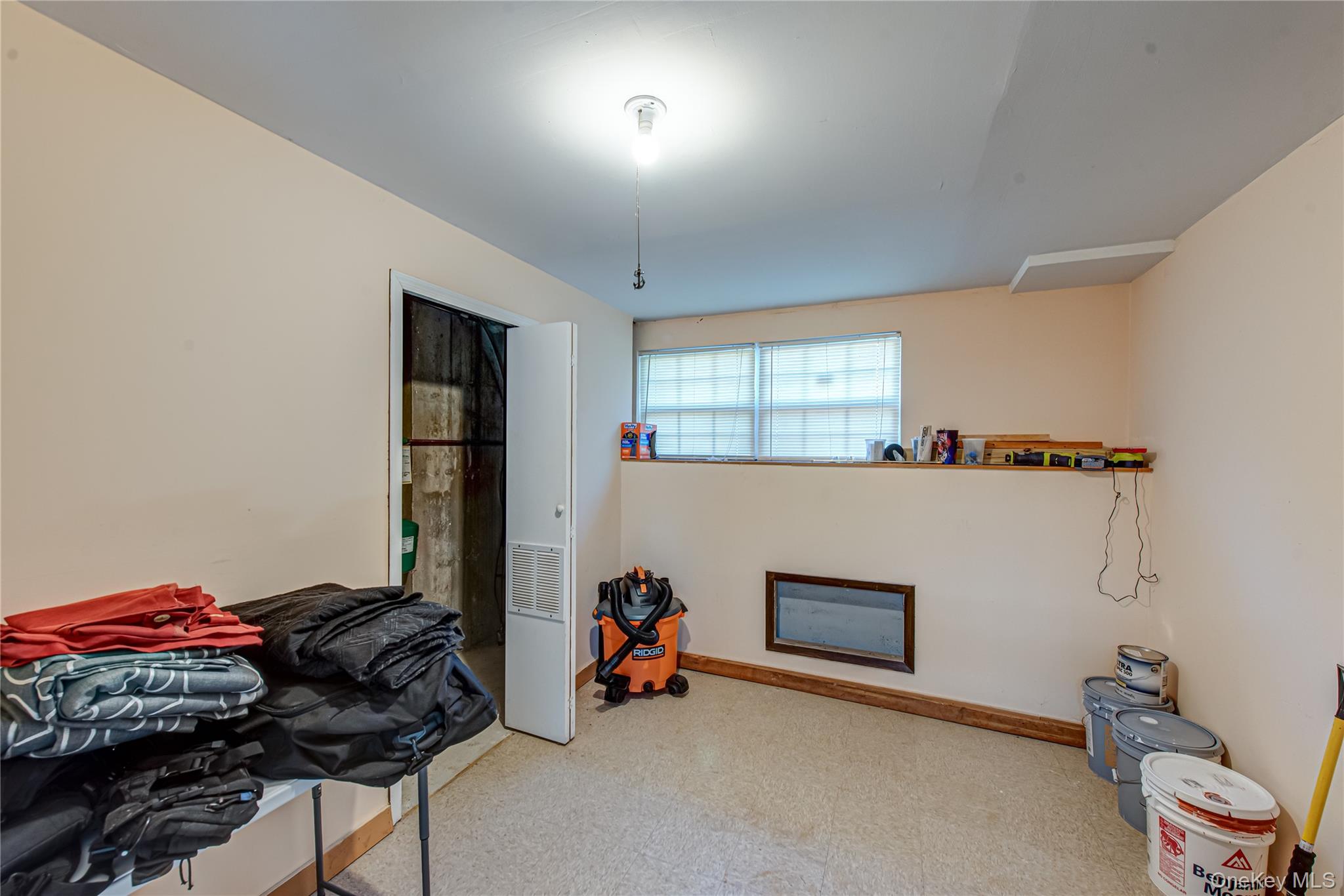 #17 photo, 72 Clinton Avenue, サフォーク郡 Mastic , NY 11950