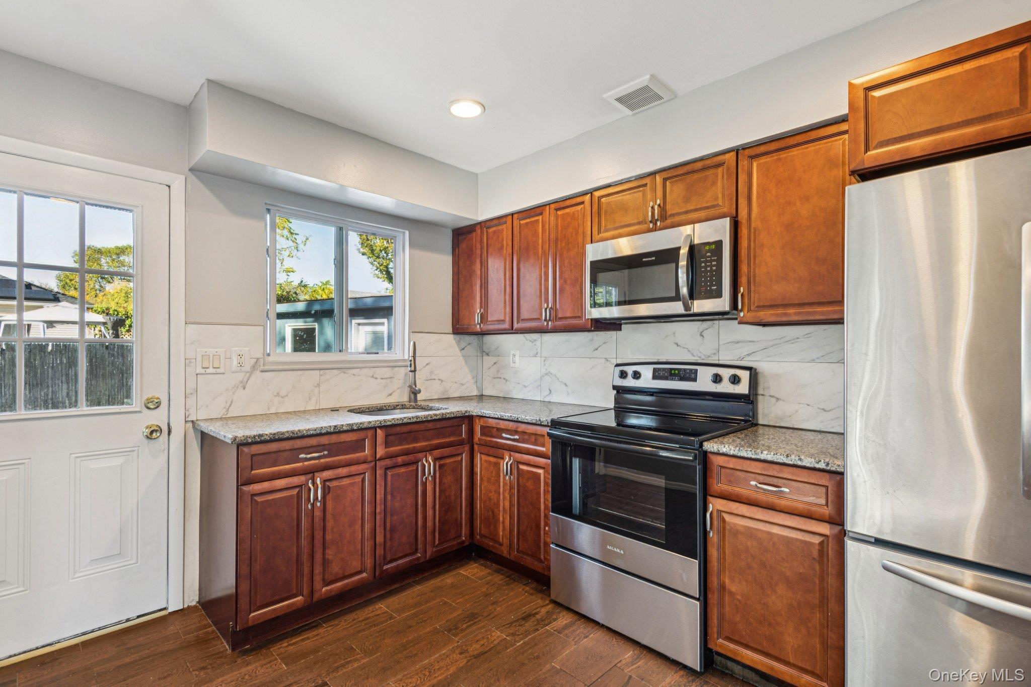 #7 photo, 48 Center Avenue, Bay Shore , NY 11706