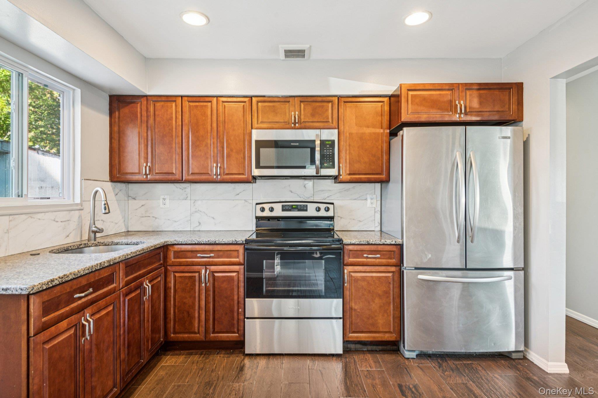 #9 photo, 48 Center Avenue, Bay Shore , NY 11706