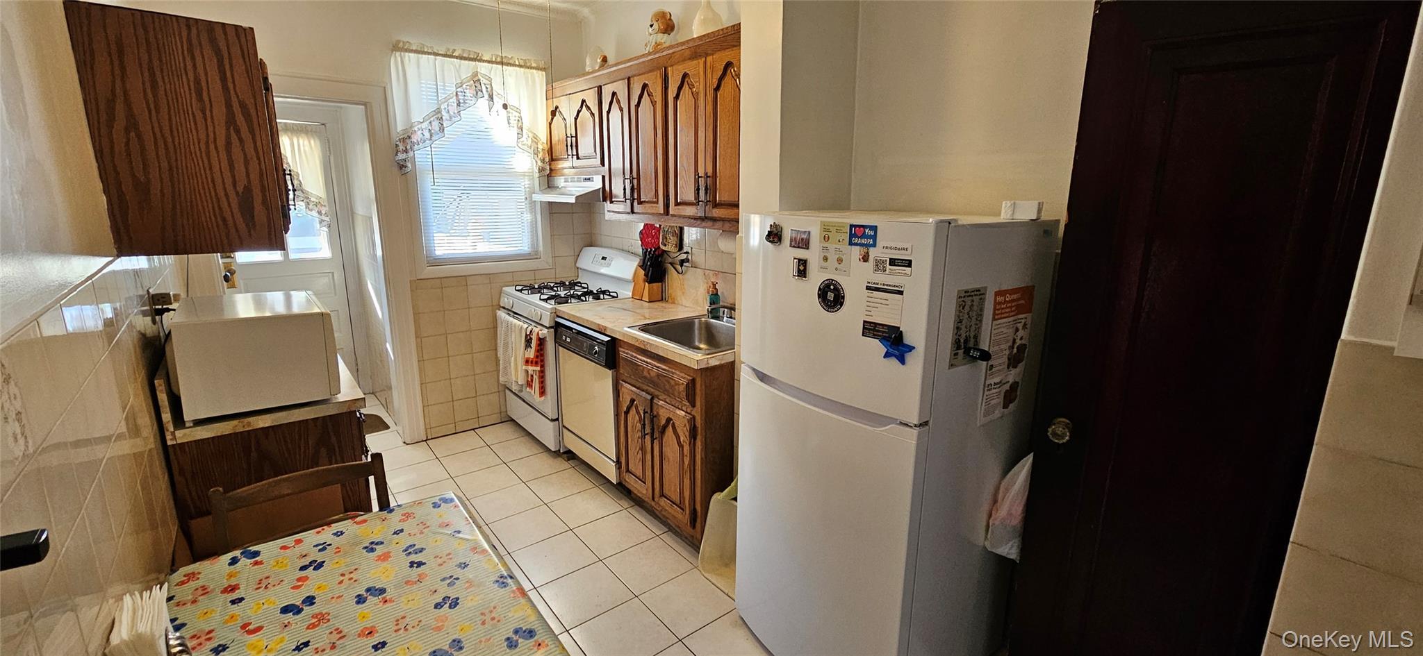 #8 photo, 7854 75th Street, クイーンズ区 Glendale , NY 11385