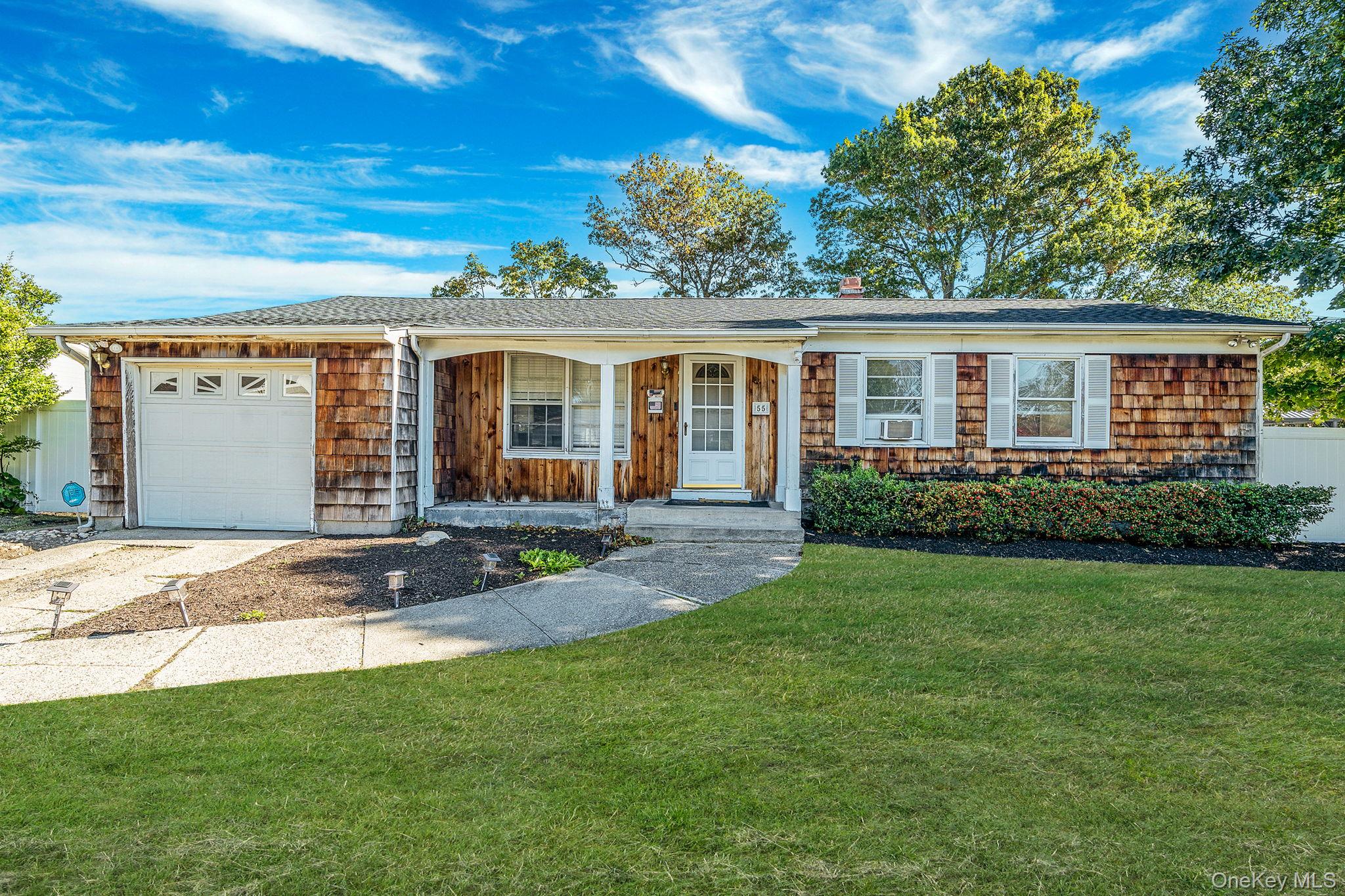 #1 photo, 55 Clifton Place, サフォーク郡 Port Jefferson Station , NY 11776