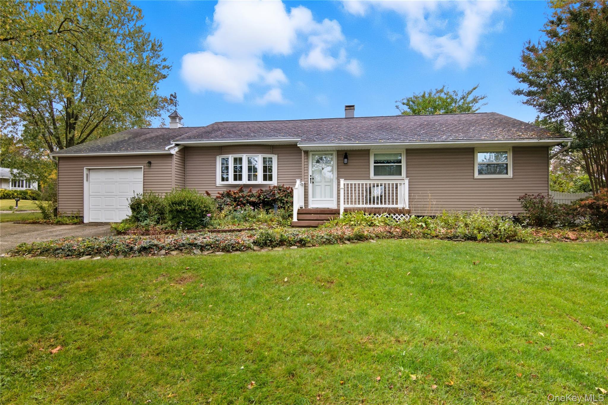 #1 photo, 1 Bruce Lane, サフォーク郡 East Northport , NY 11731