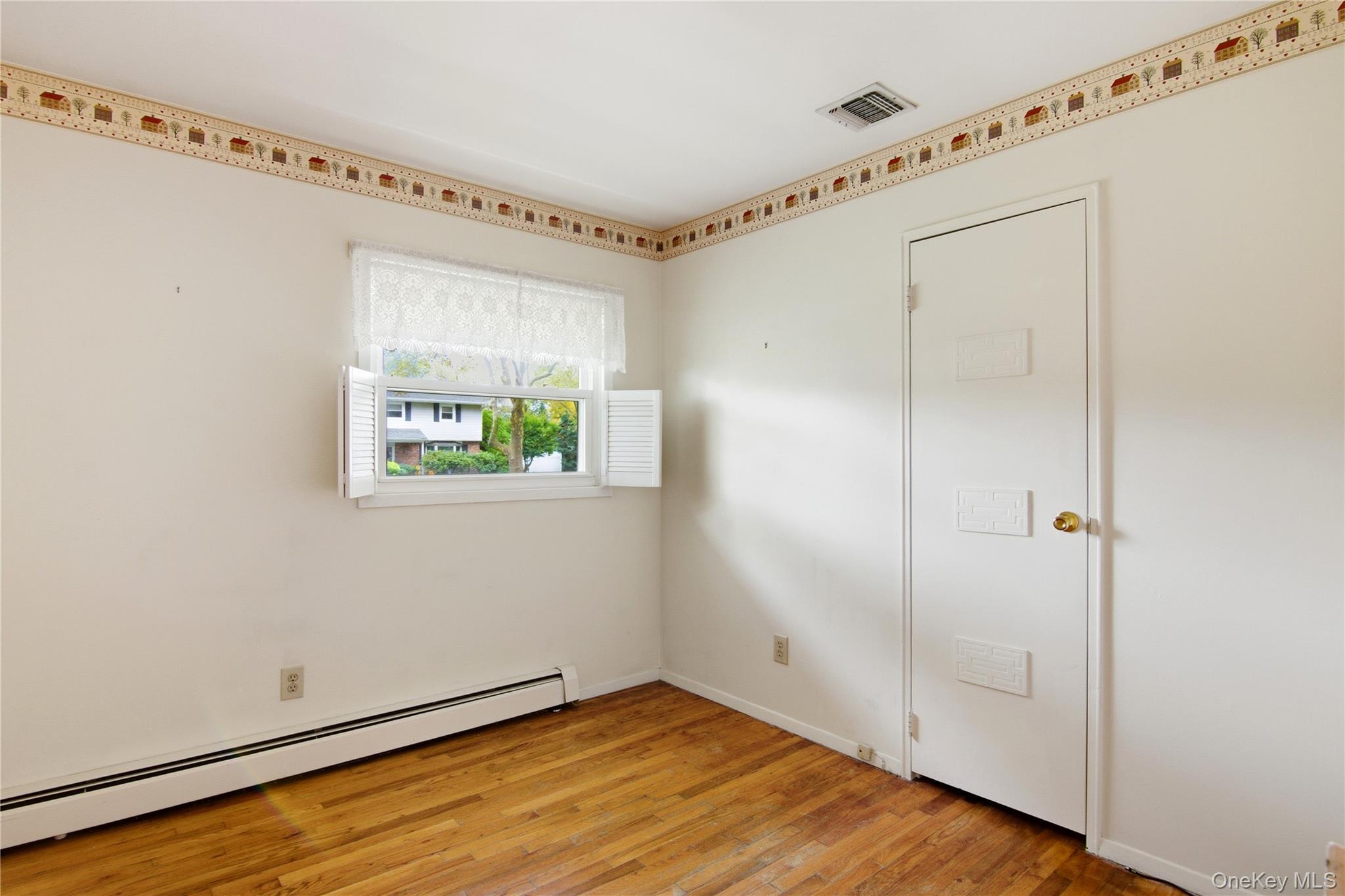 #16 photo, 1 Bruce Lane, サフォーク郡 East Northport , NY 11731