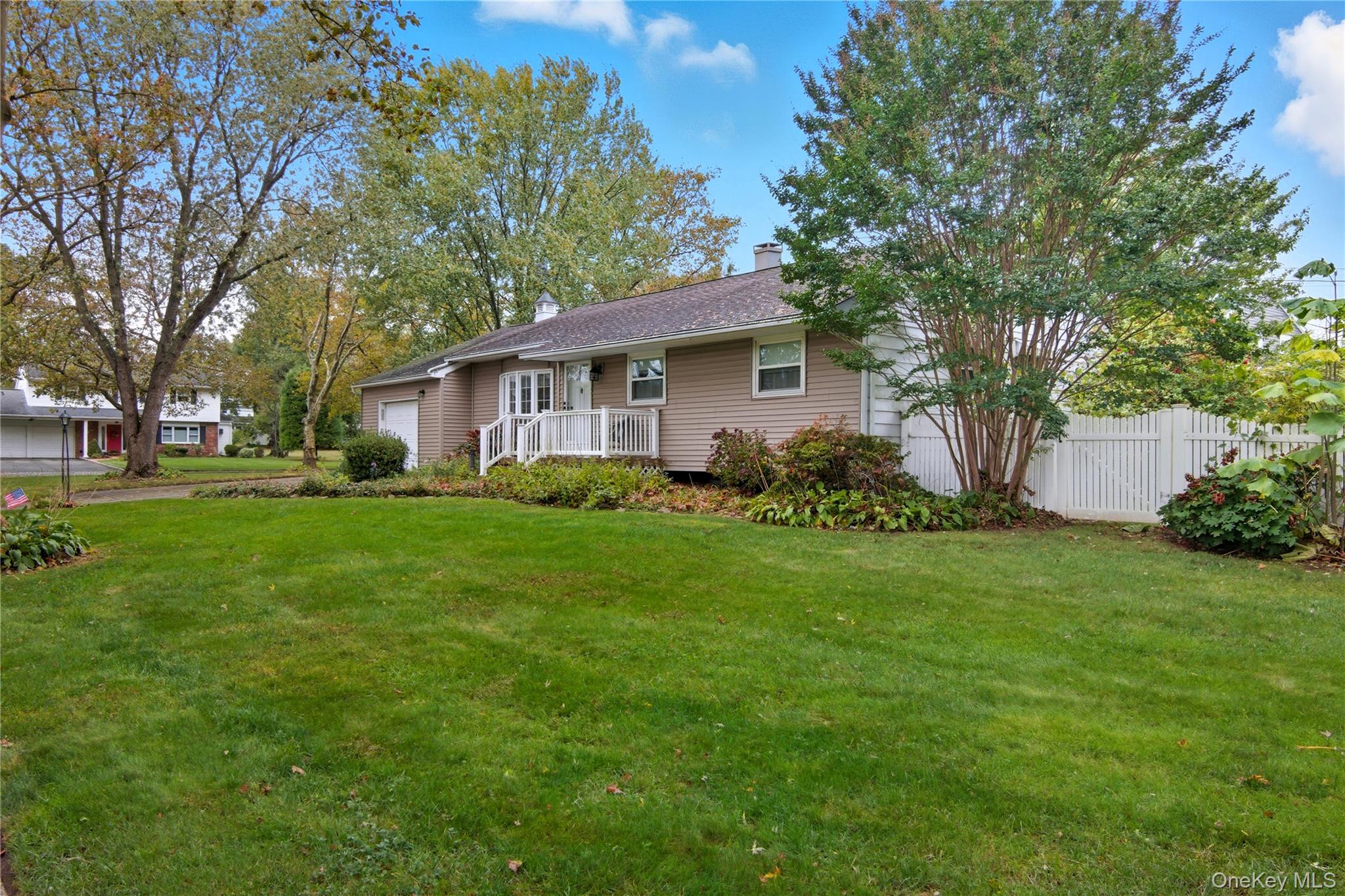 #2 photo, 1 Bruce Lane, サフォーク郡 East Northport , NY 11731