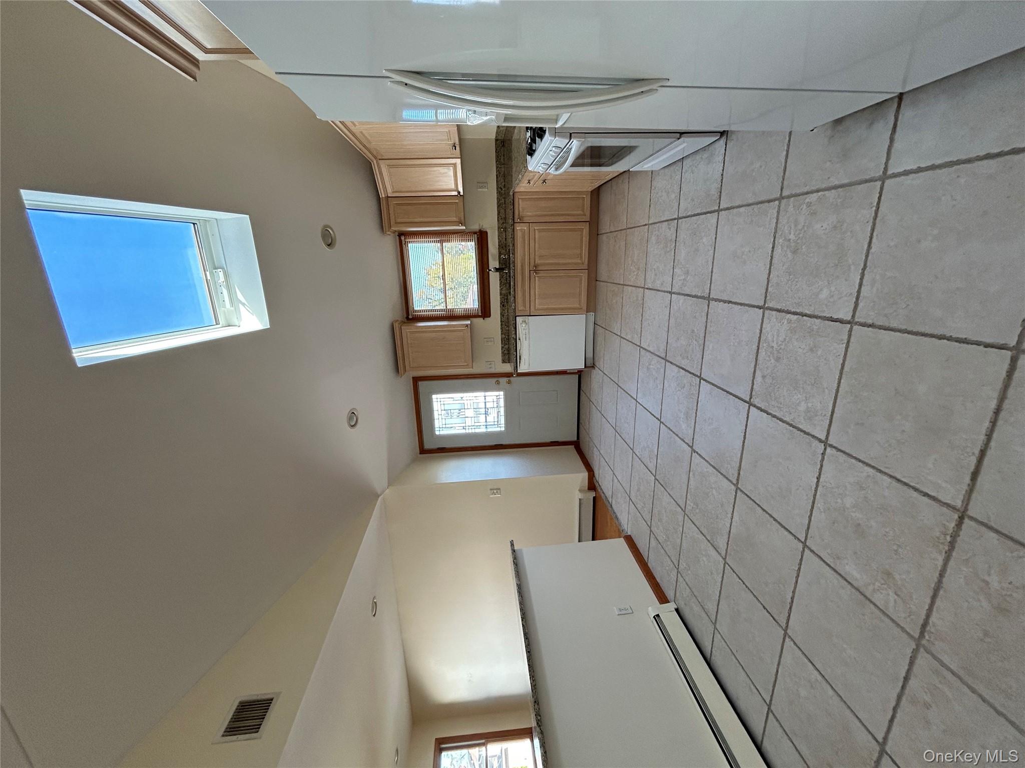 #7 photo, 620 Lake Boulevard, サフォーク郡 Lindenhurst , NY 11757