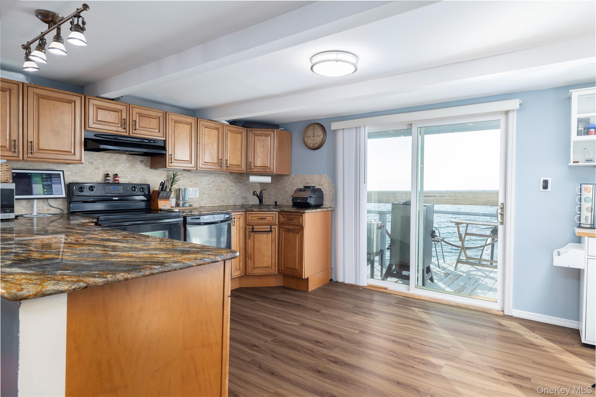 #10 photo, 220 Shore Road, ナッソー郡 Seaford , NY 11783