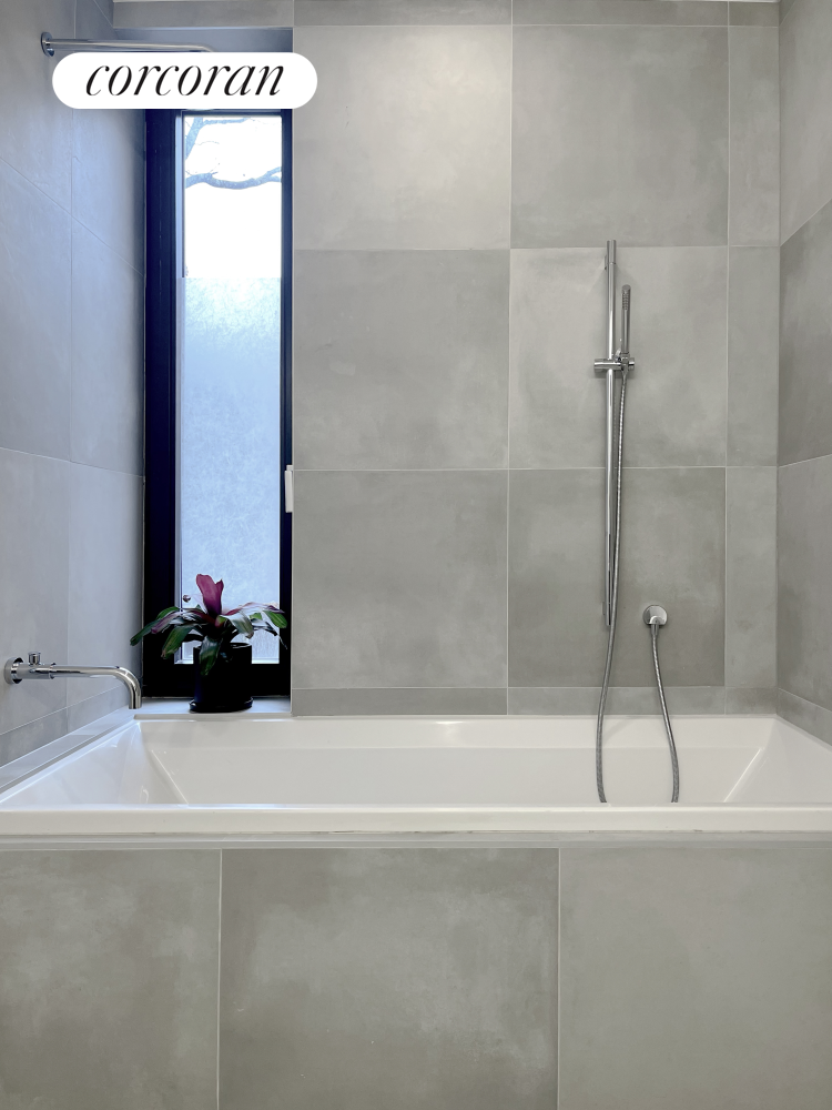 #21 photo, Brooklyn, Greenpoint , NY 11222