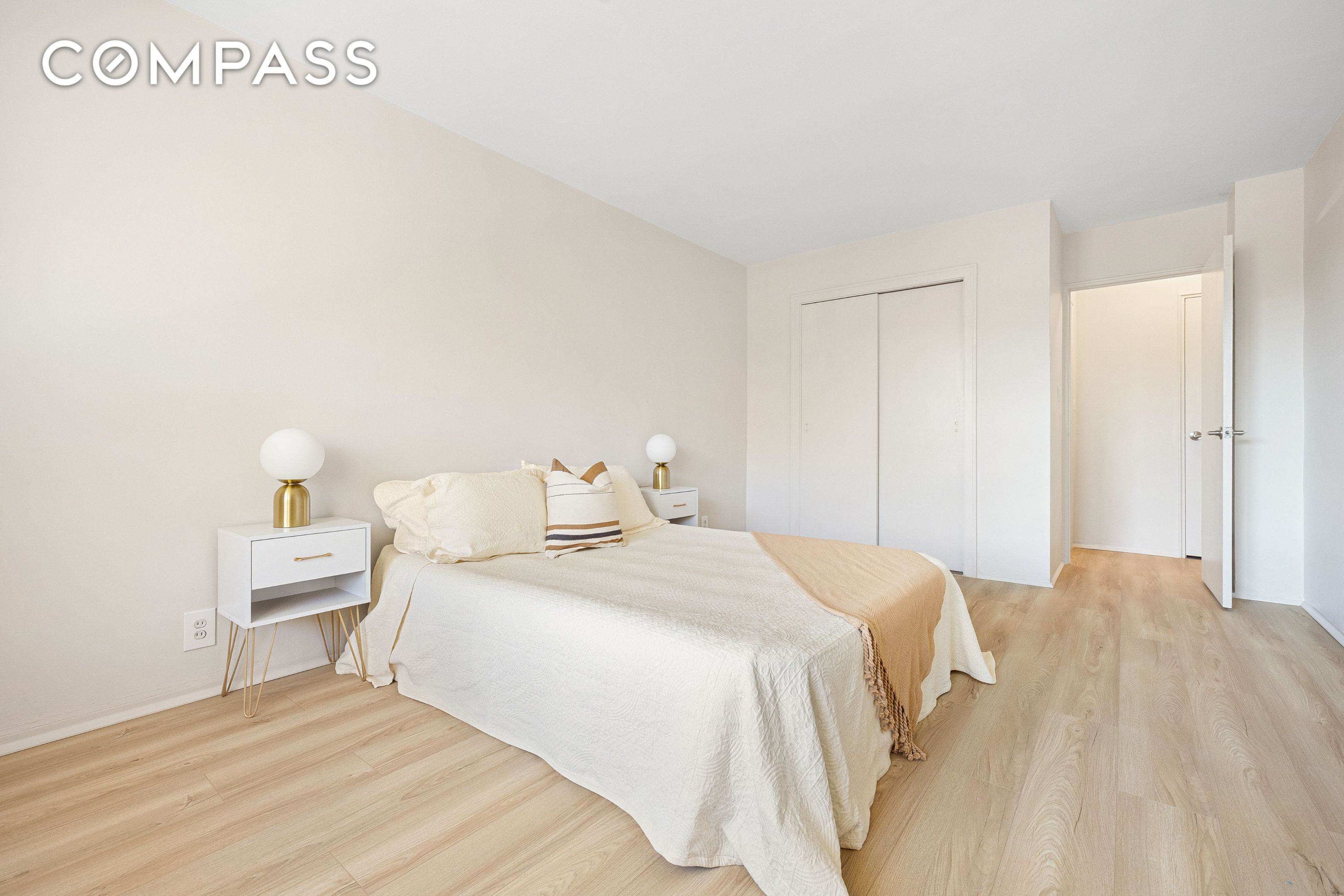 #9 photo, 35-51 85th Street, クイーンズ区 Jackson Heights , NY 11372