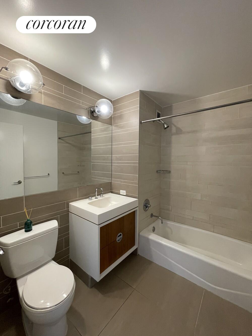 #15 photo, New York City, マンハッタン Hells Kitchen , NY 10036