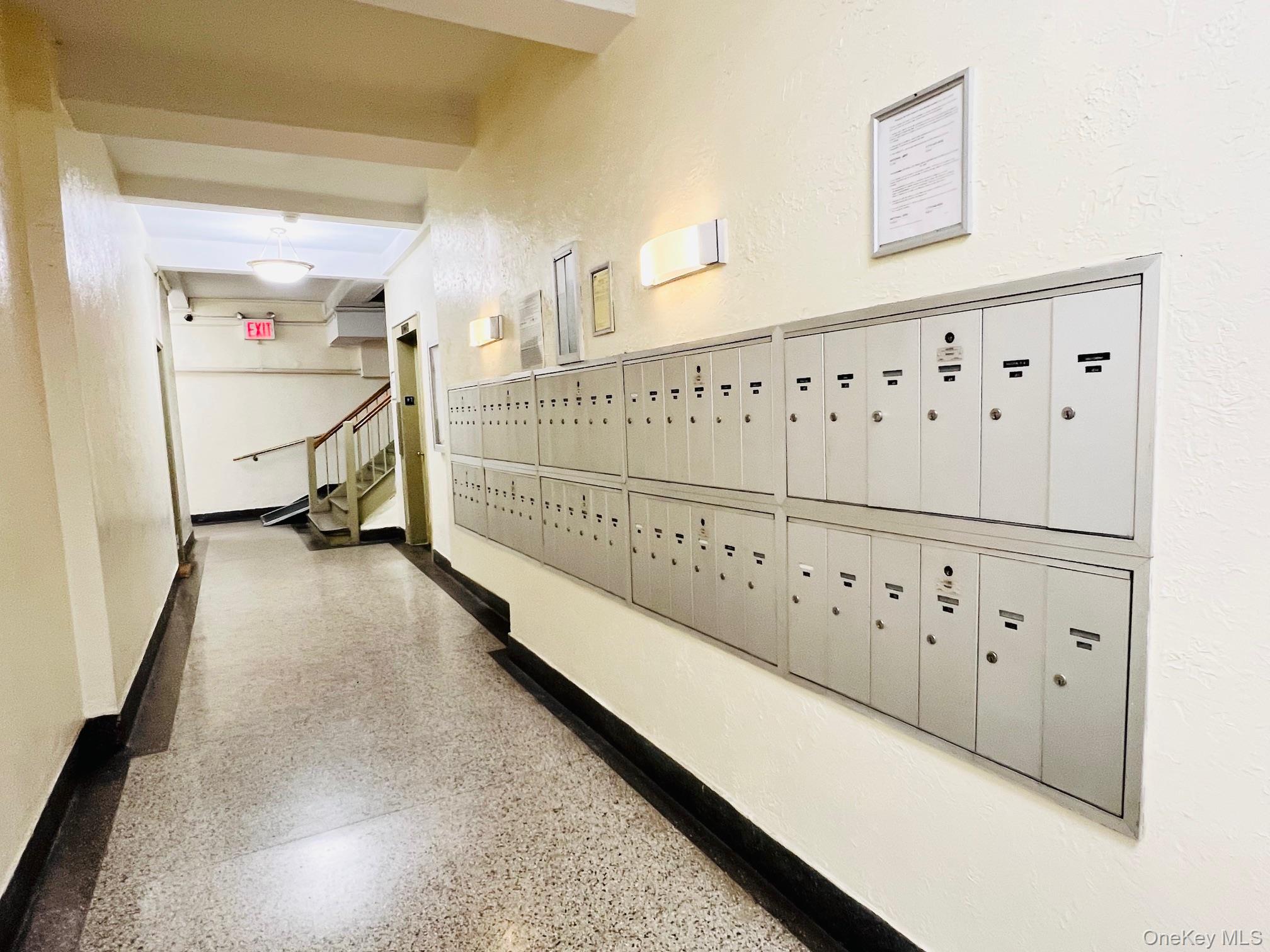 #4 photo, 67-35 Yellowstone Boulevard, クイーンズ区 Forest Hills , NY 11375