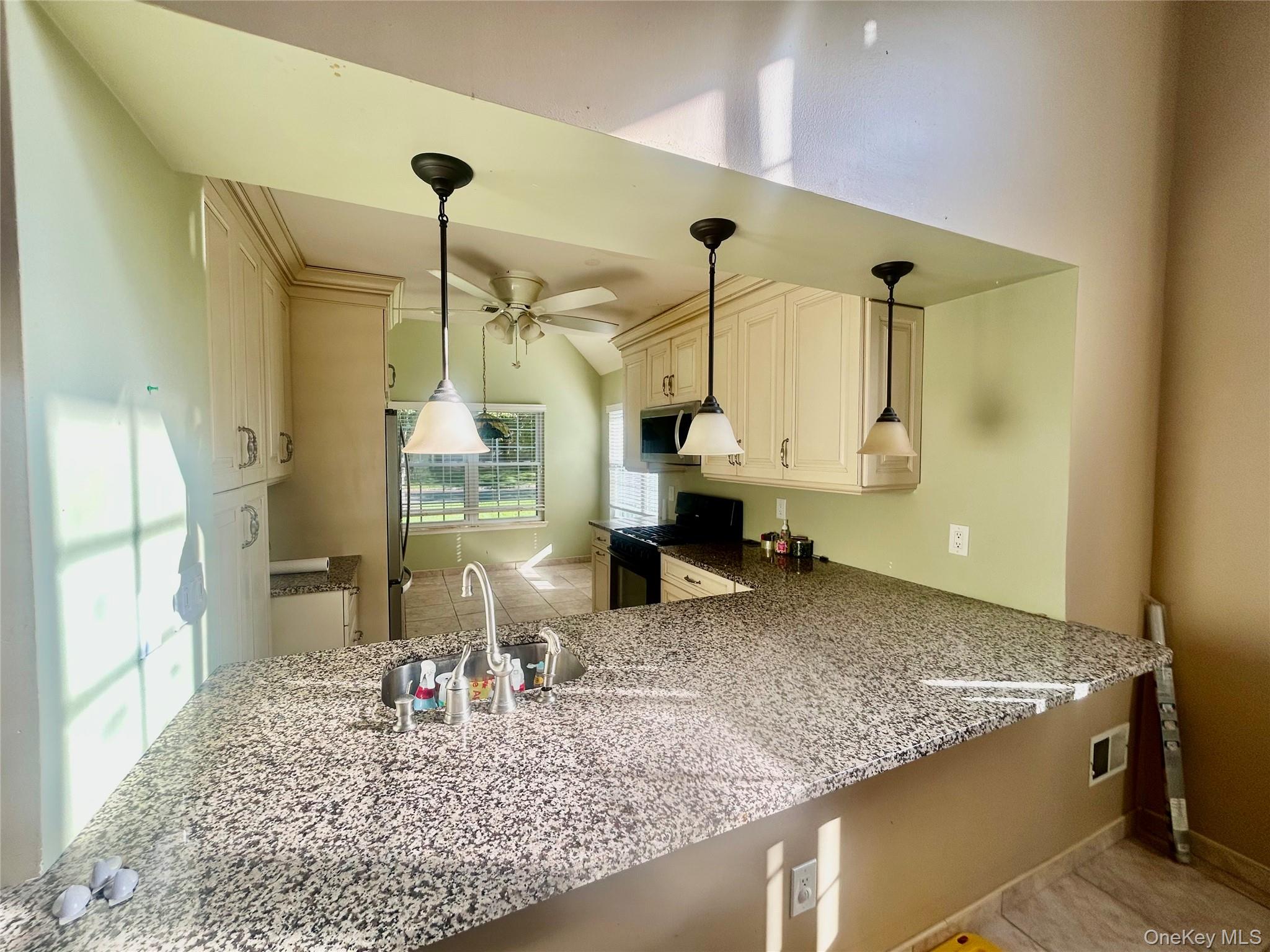 #11 photo, 77 Mystic Circle, Bay Shore , NY 11706