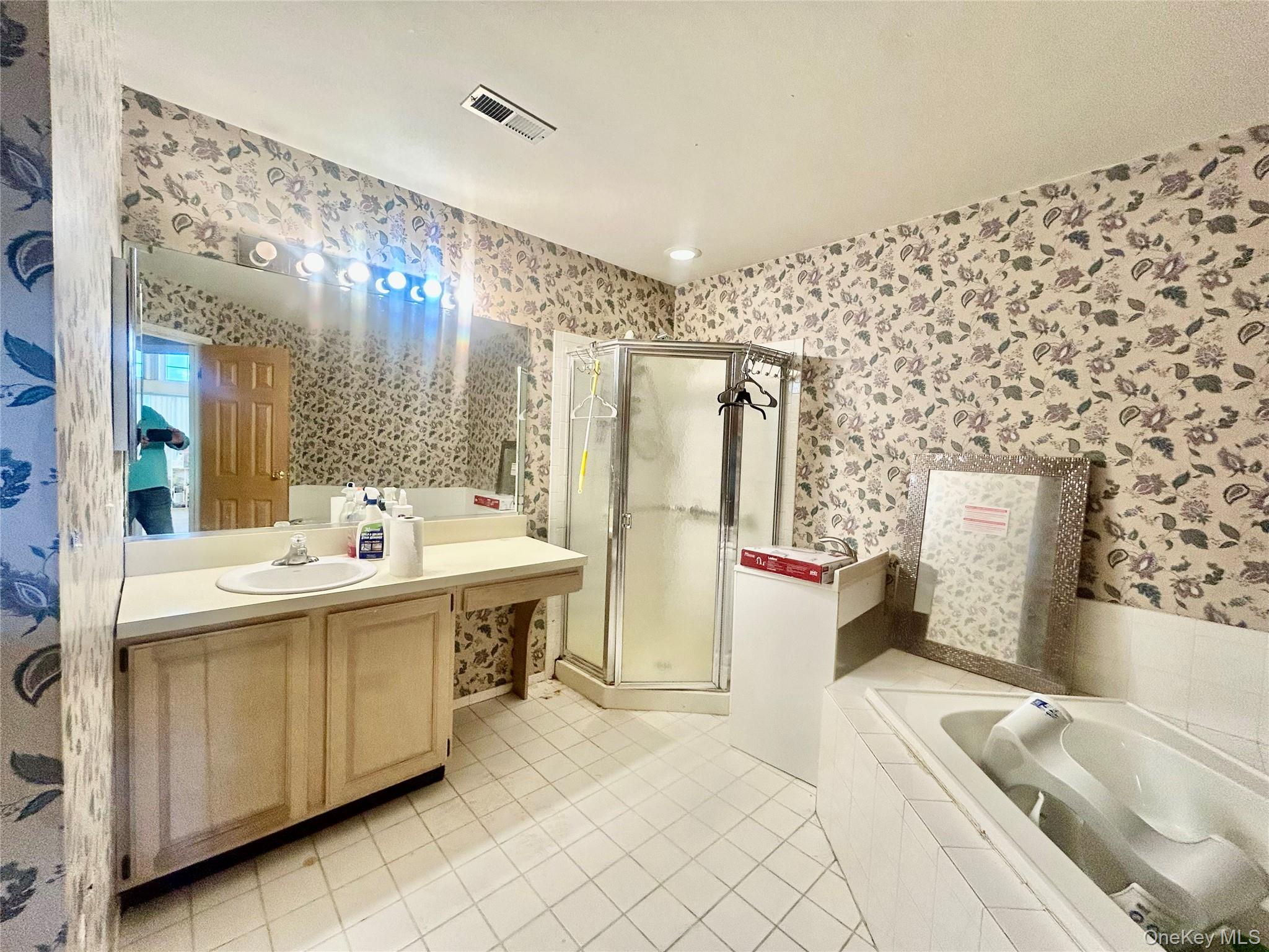 #16 photo, 77 Mystic Circle, Bay Shore , NY 11706