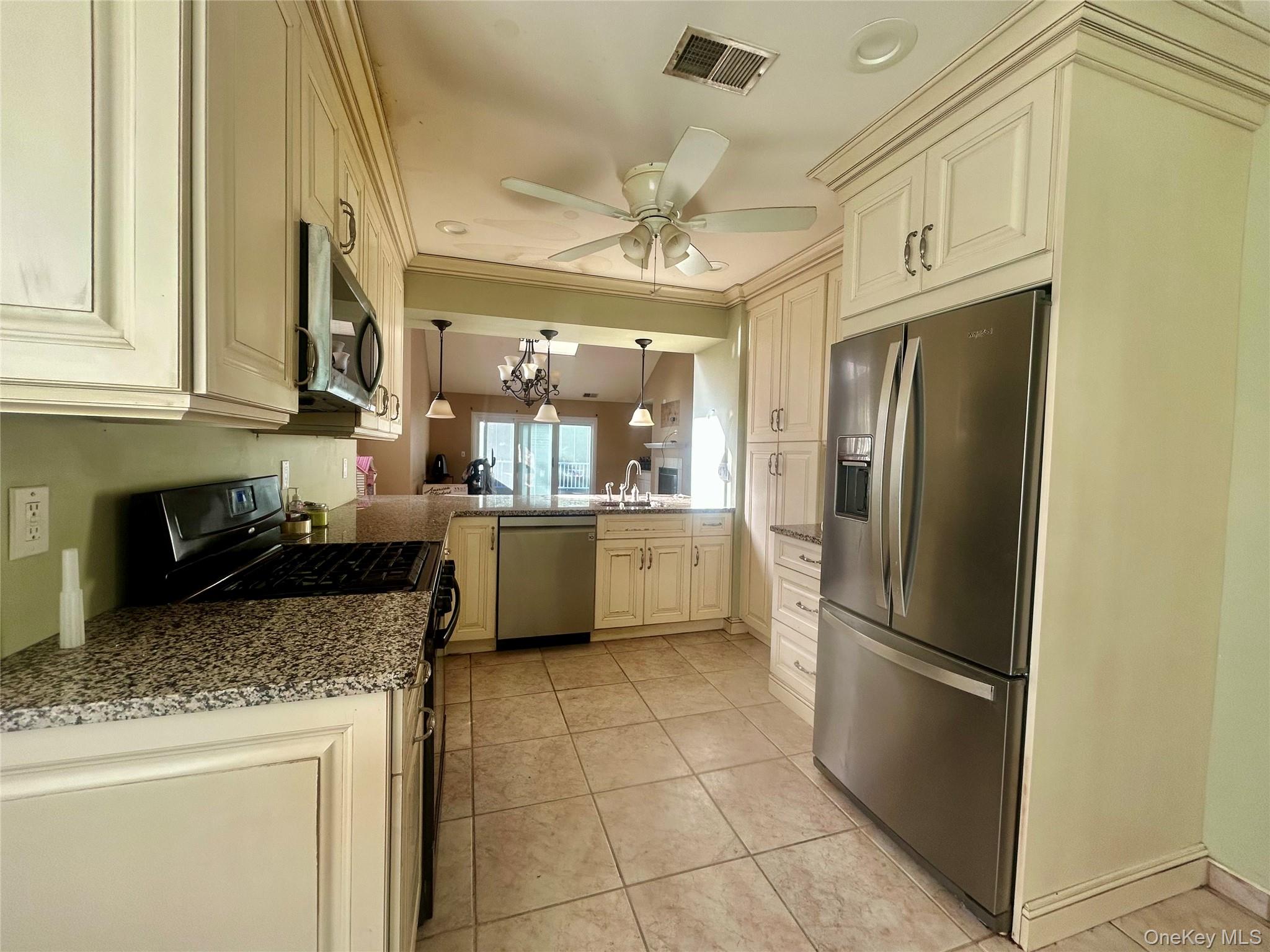 #9 photo, 77 Mystic Circle, Bay Shore , NY 11706