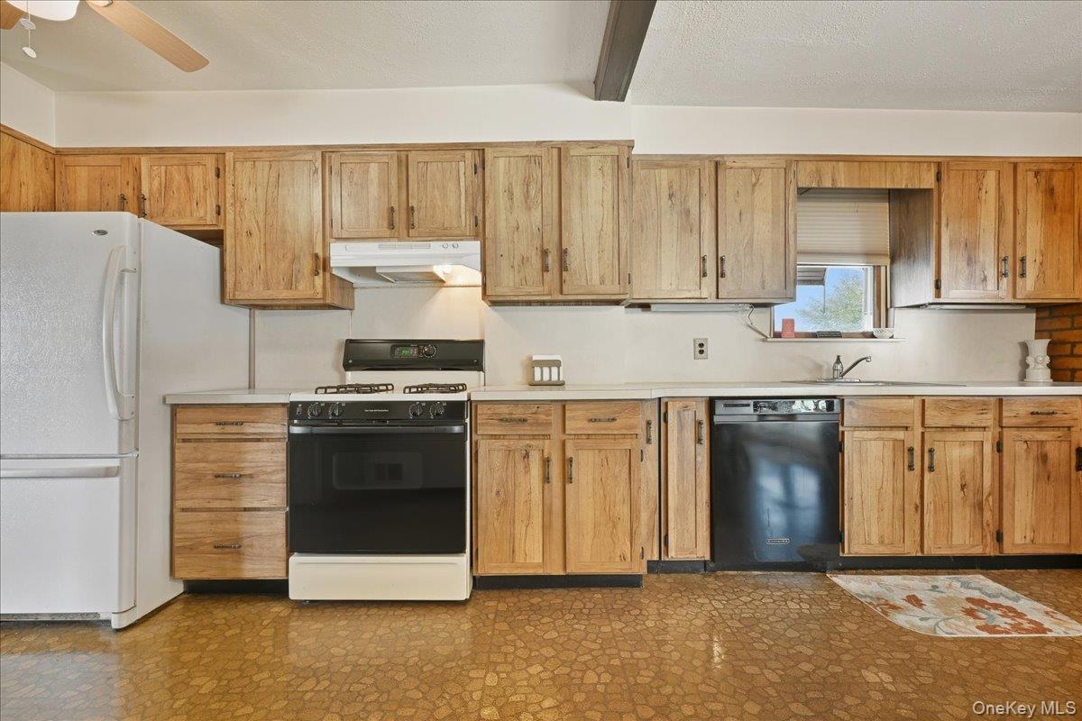 #17 photo, 413 Grand Boulevard, サフォーク郡 Deer Park , NY 11729