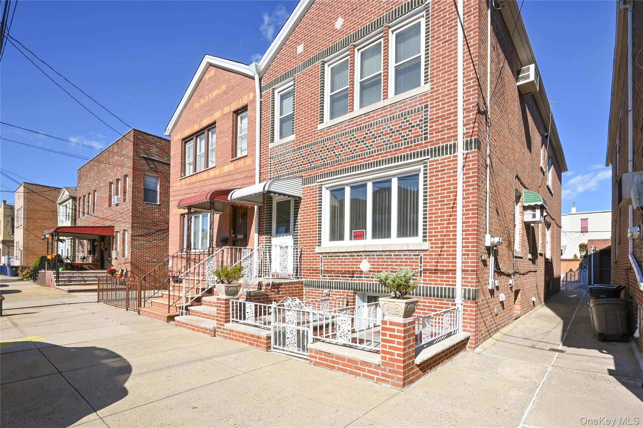 #1 photo, 79-23 69 Avenue, クイーンズ区 Middle Village , NY 11379