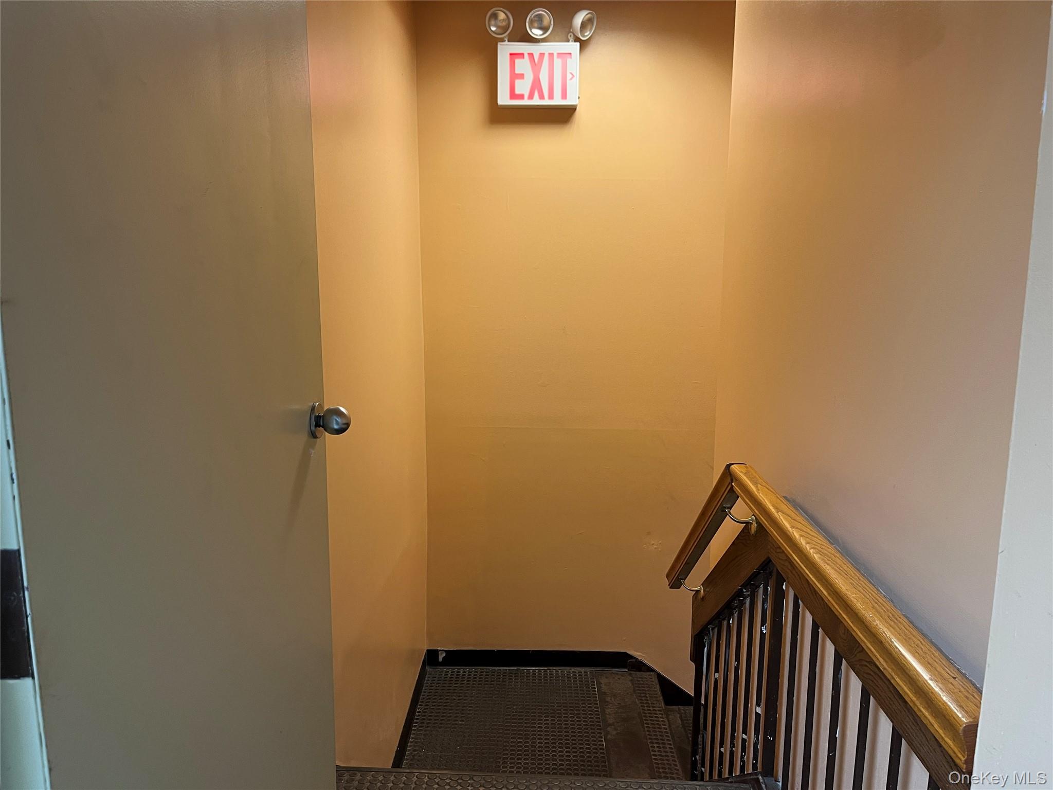 #7 photo, 251-11 Northern Blvd, Little Neck , NY 11362