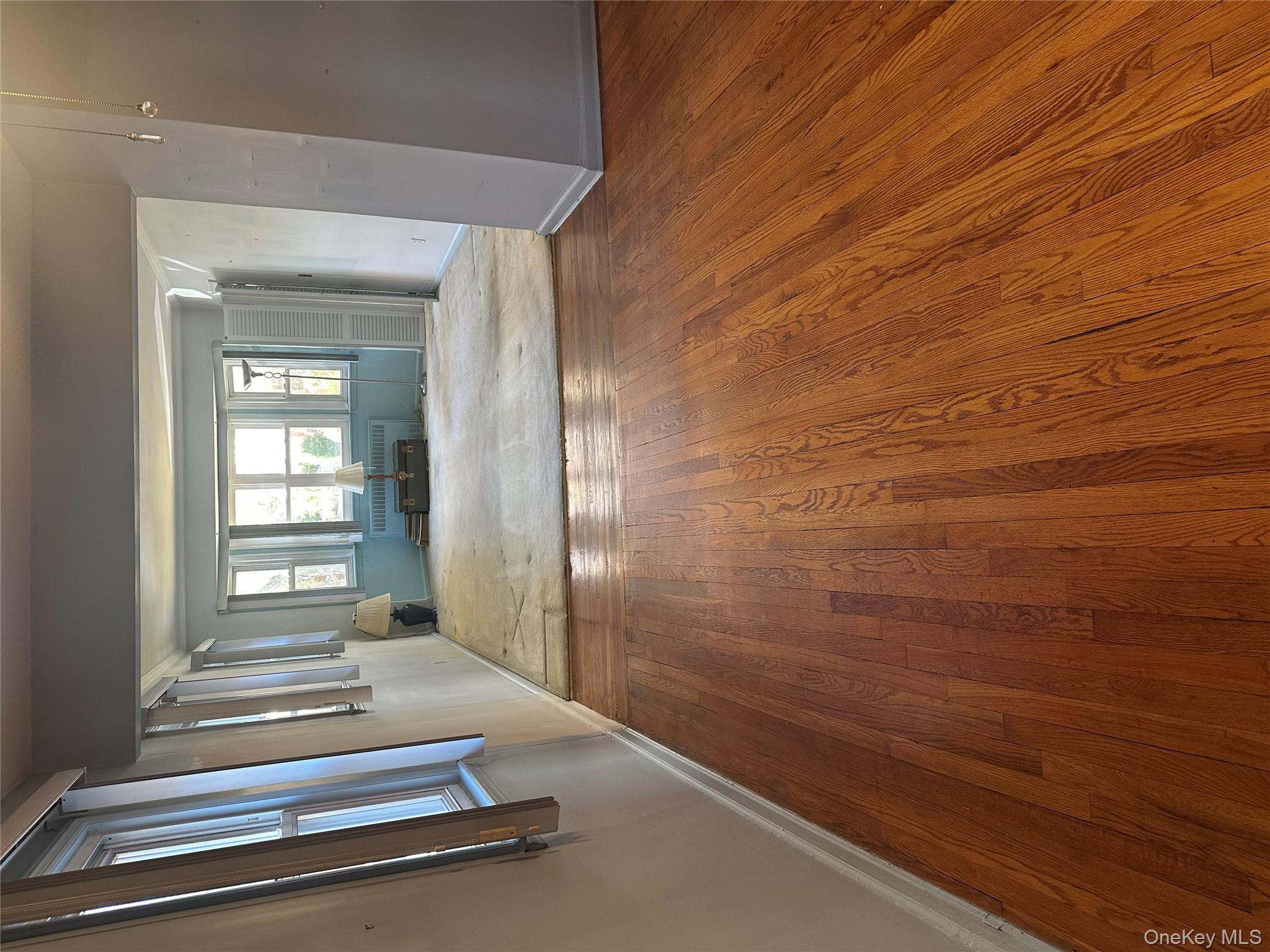 #3 photo, 8125 258th Street, Floral Park , NY 11004